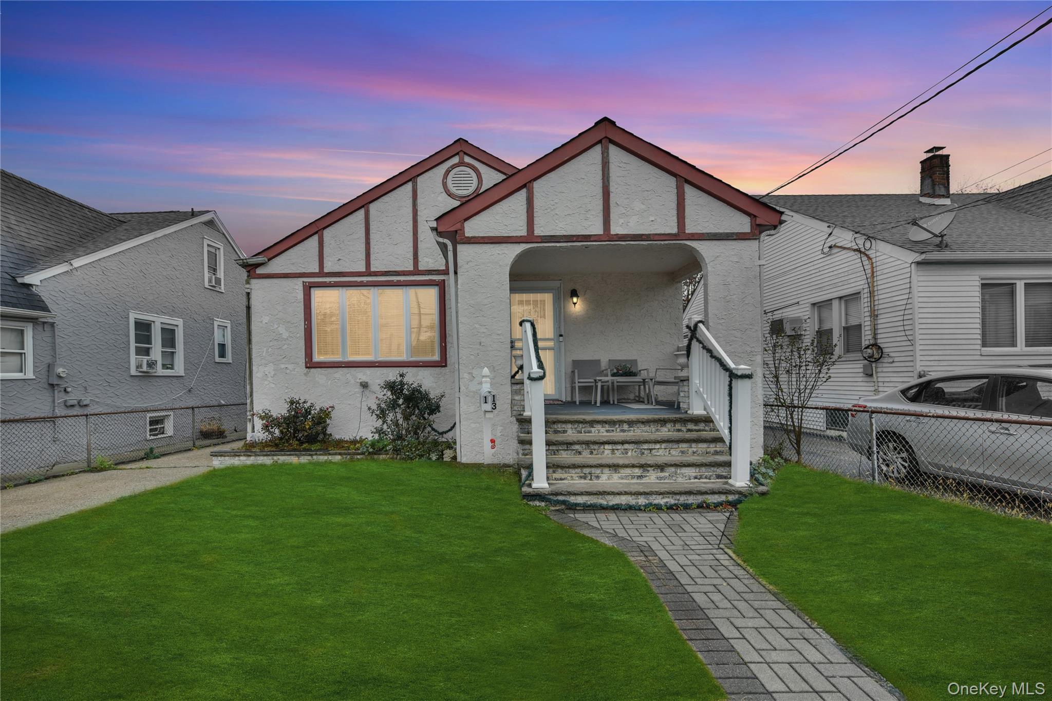 #1 photo, 113 Stewart Avenue, מחוז נסאו Hempstead , NY 11550