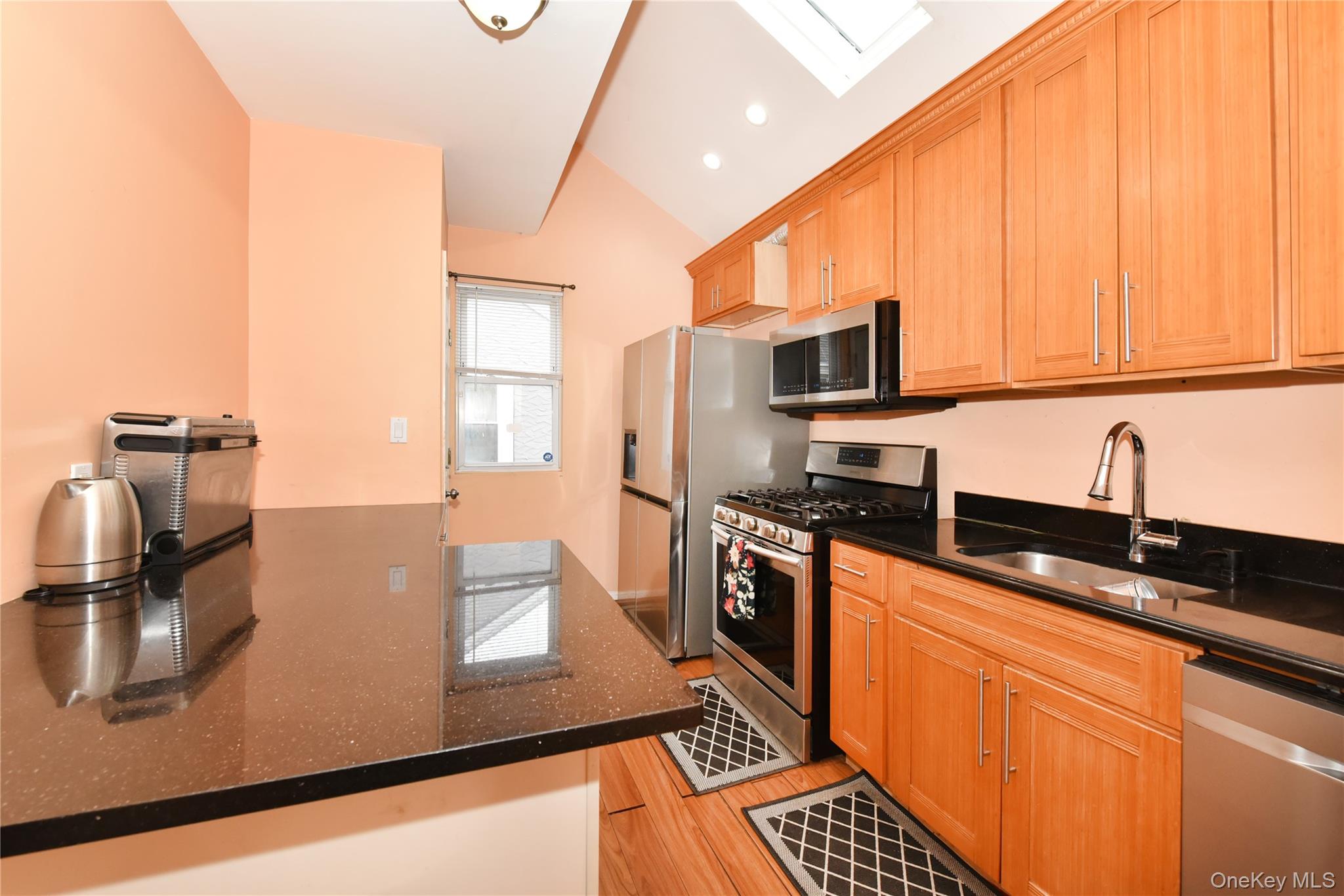 #6 photo, 113 Stewart Avenue, מחוז נסאו Hempstead , NY 11550