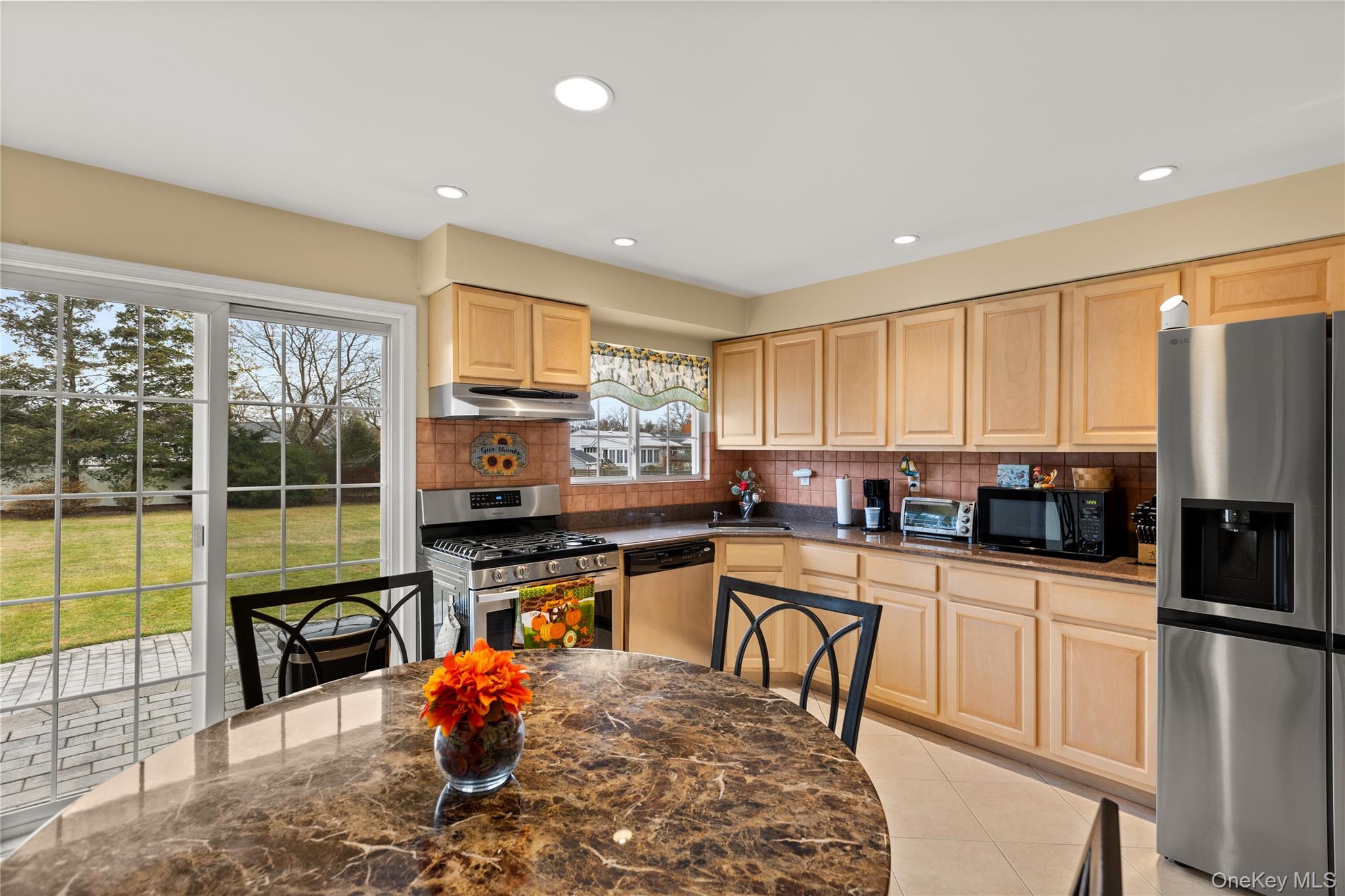 #6 photo, 6 Sunny Lane, 롱 아일랜드 Bay Shore , NY 11706