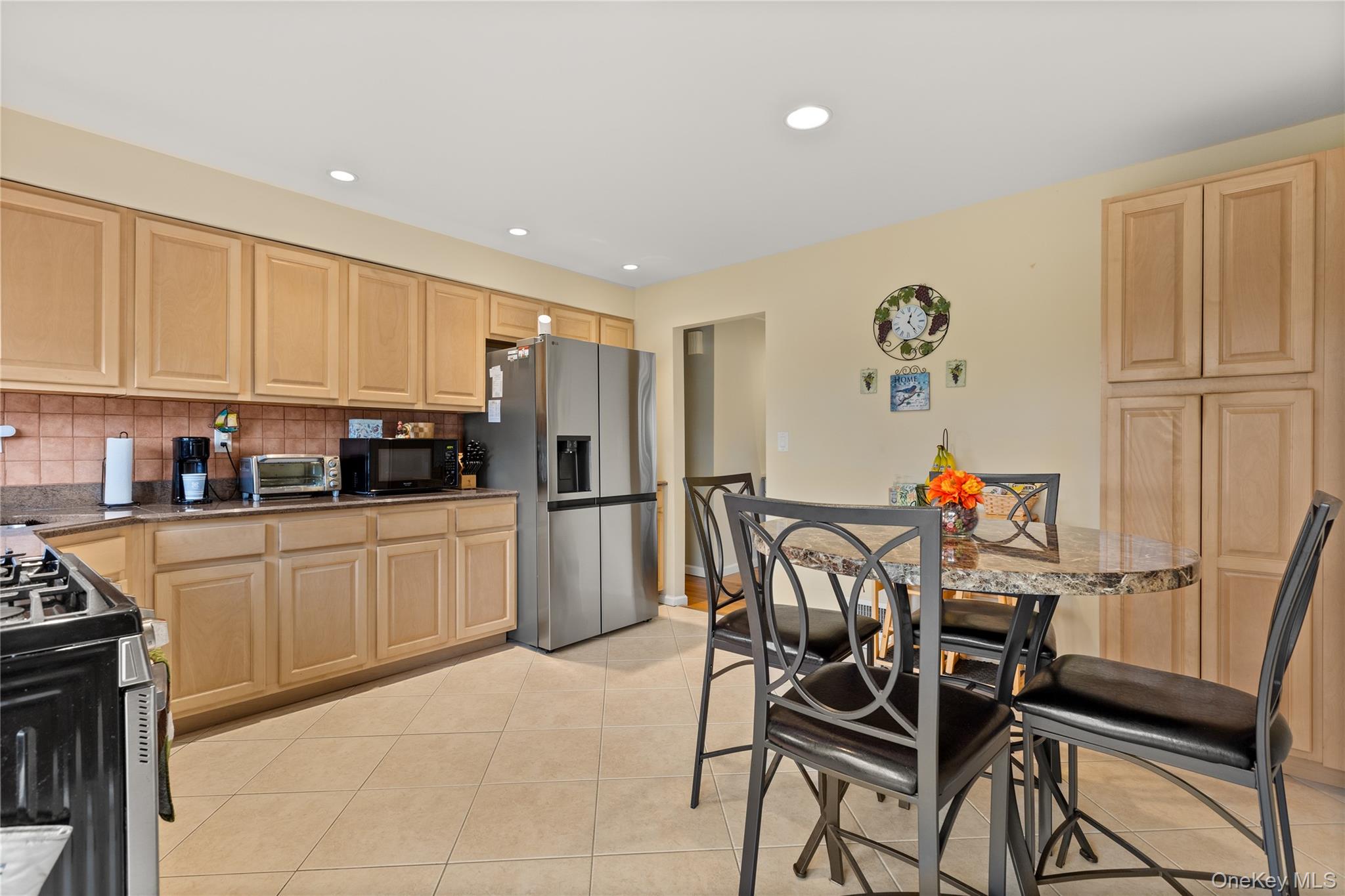 #7 photo, 6 Sunny Lane, 롱 아일랜드 Bay Shore , NY 11706