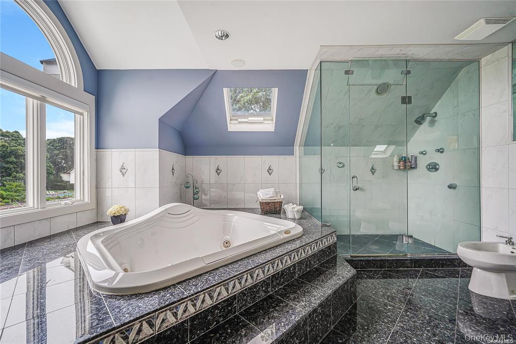 #18 photo, 4 Mill Pond Road, 롱 아일랜드 Hampton Bays , NY 11946