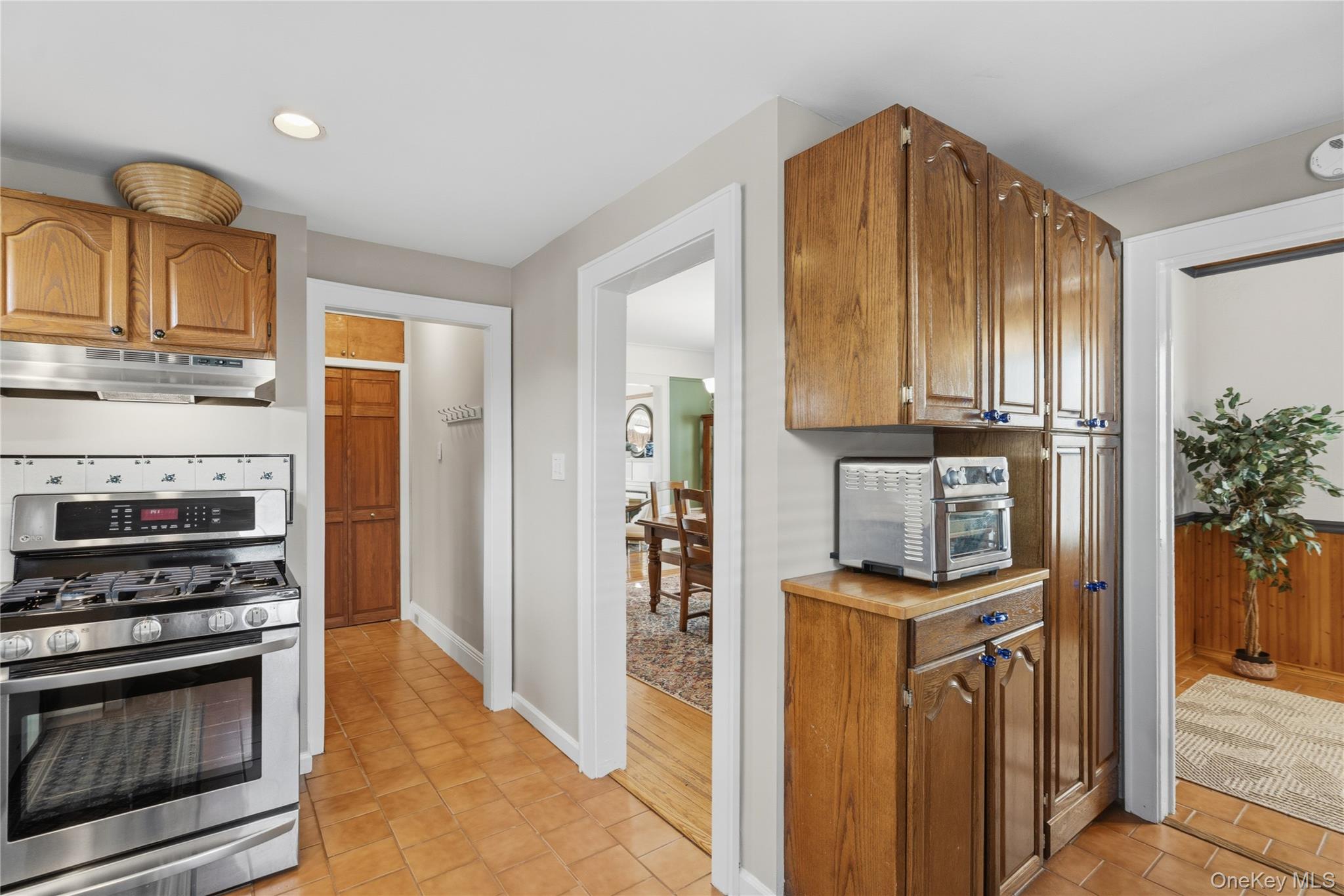 #19 photo, 115 Wicks Lane, Malverne , NY 11565