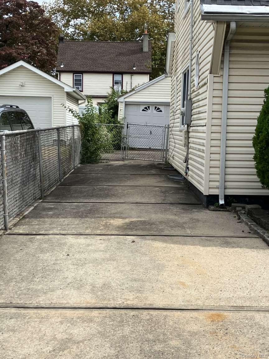 #2 photo, 121 Campbell Avenue, Williston Park , NY 11596