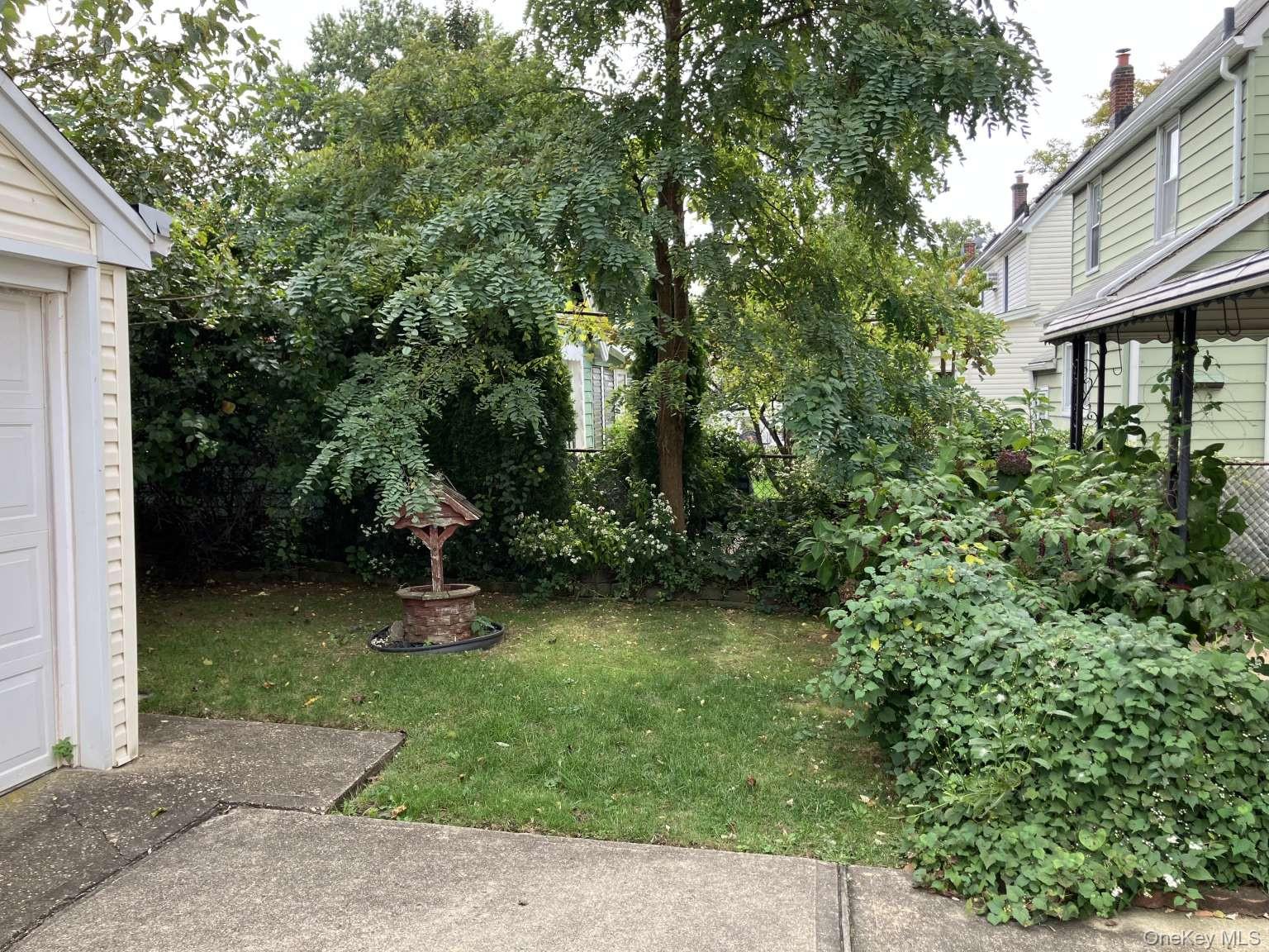 #4 photo, 121 Campbell Avenue, Williston Park , NY 11596