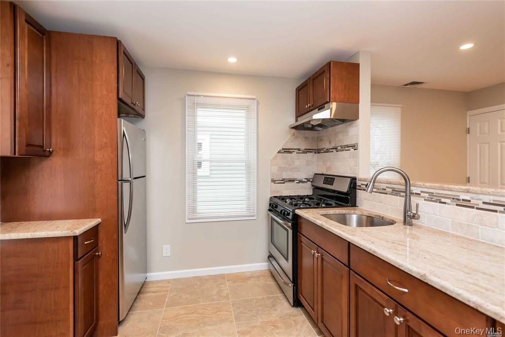 #6 photo, 9 Capitol Avenue, Williston Park , NY 11596