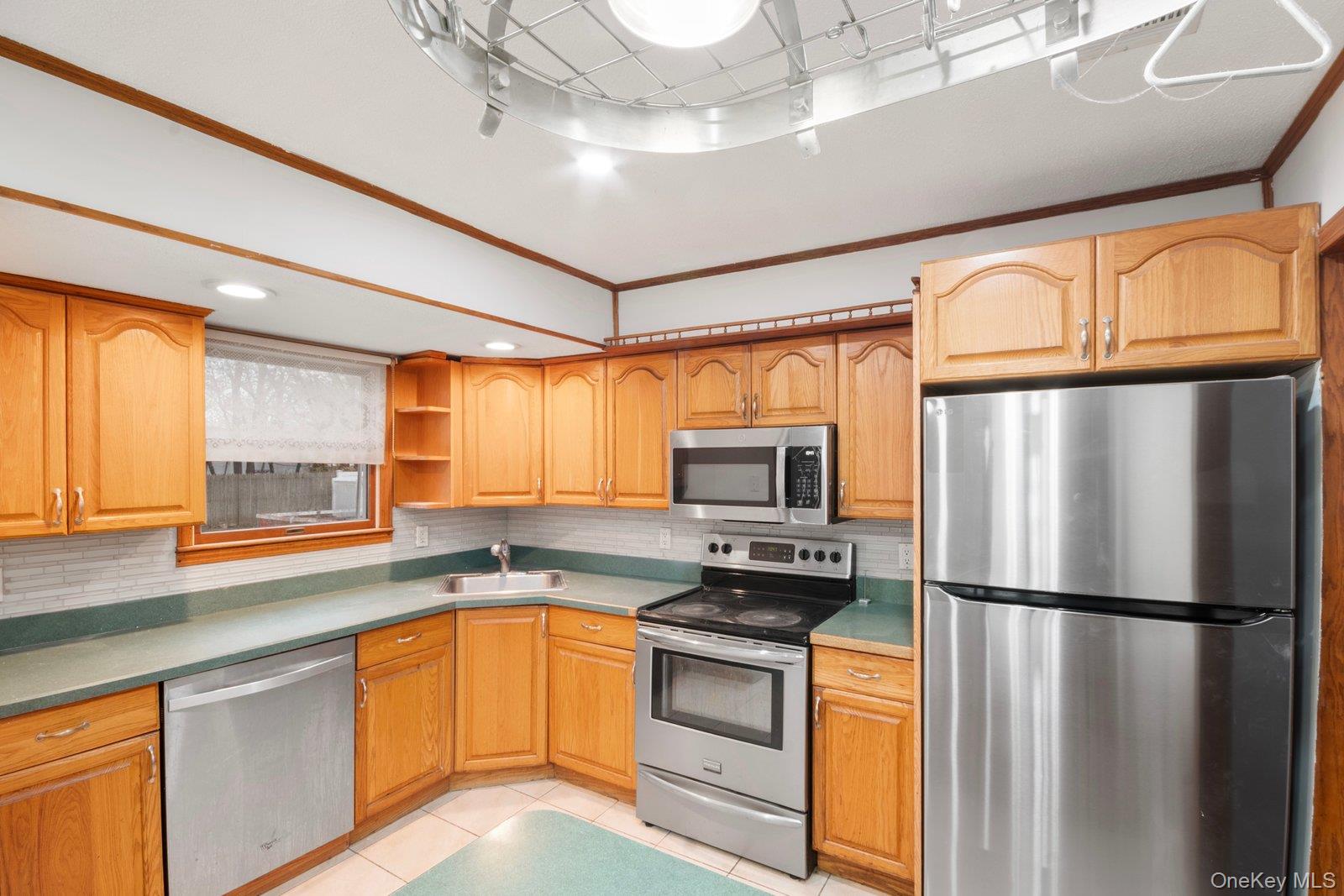 #5 photo, 250 Spur Drive, 东长岛 海湾 Bay Shore , NY 11706