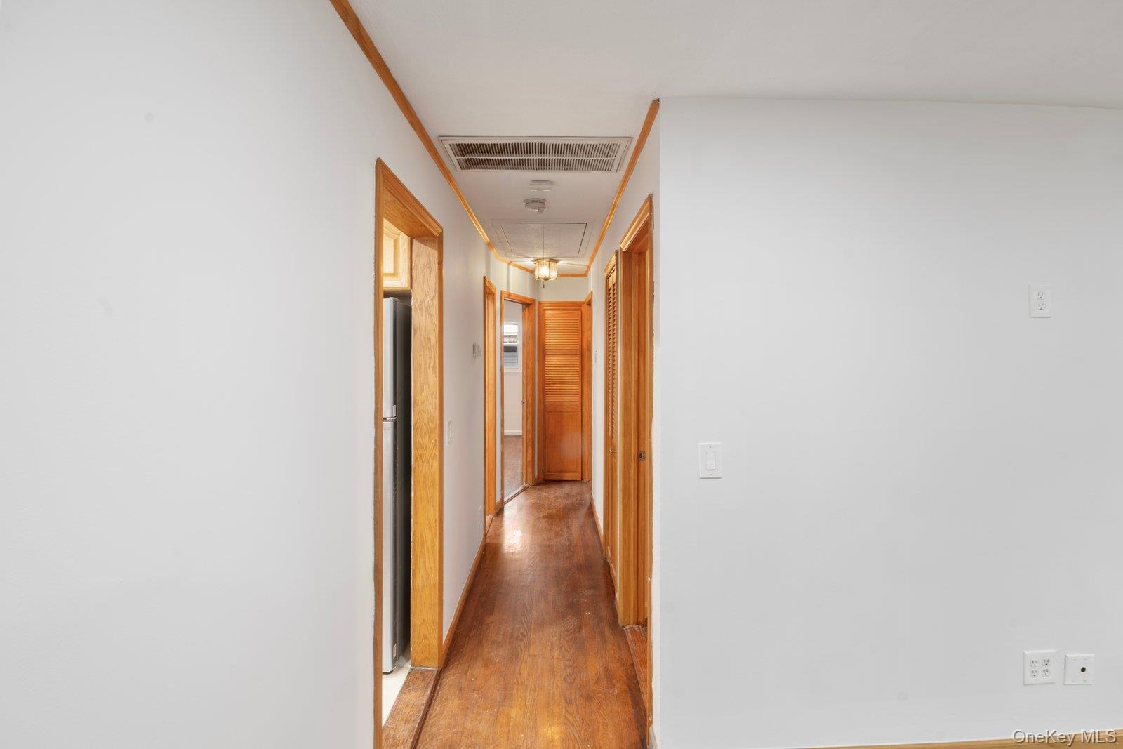 #8 photo, 250 Spur Drive, 东长岛 海湾 Bay Shore , NY 11706