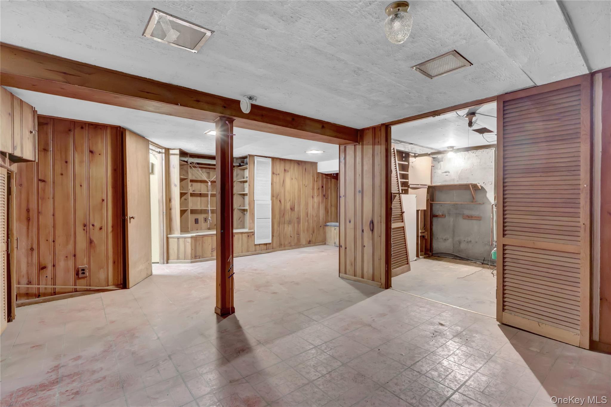 #12 photo, 101 Beverly Place, Levittown , NY 11756