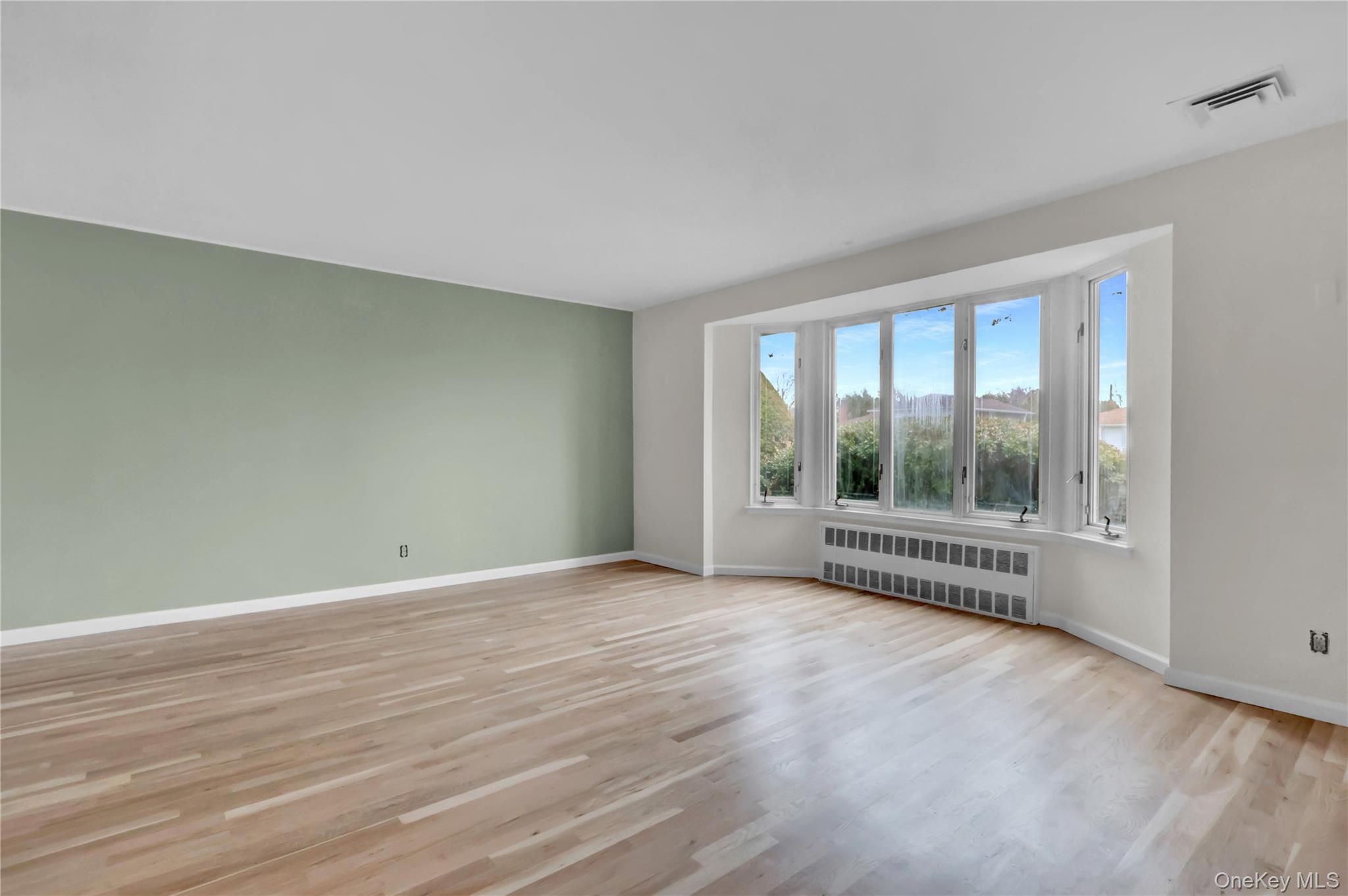 #4 photo, 101 Beverly Place, Levittown , NY 11756