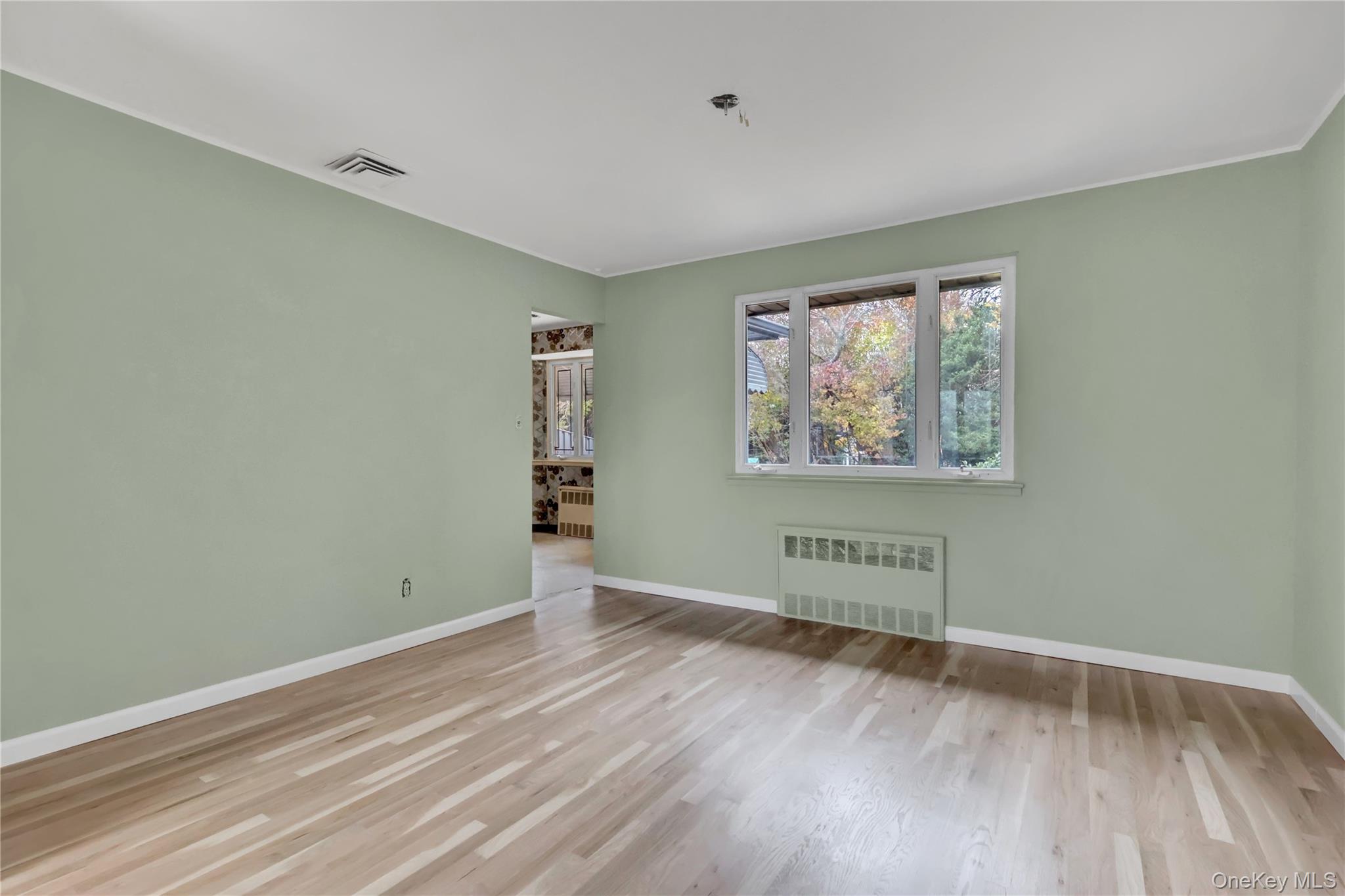 #7 photo, 101 Beverly Place, Levittown , NY 11756