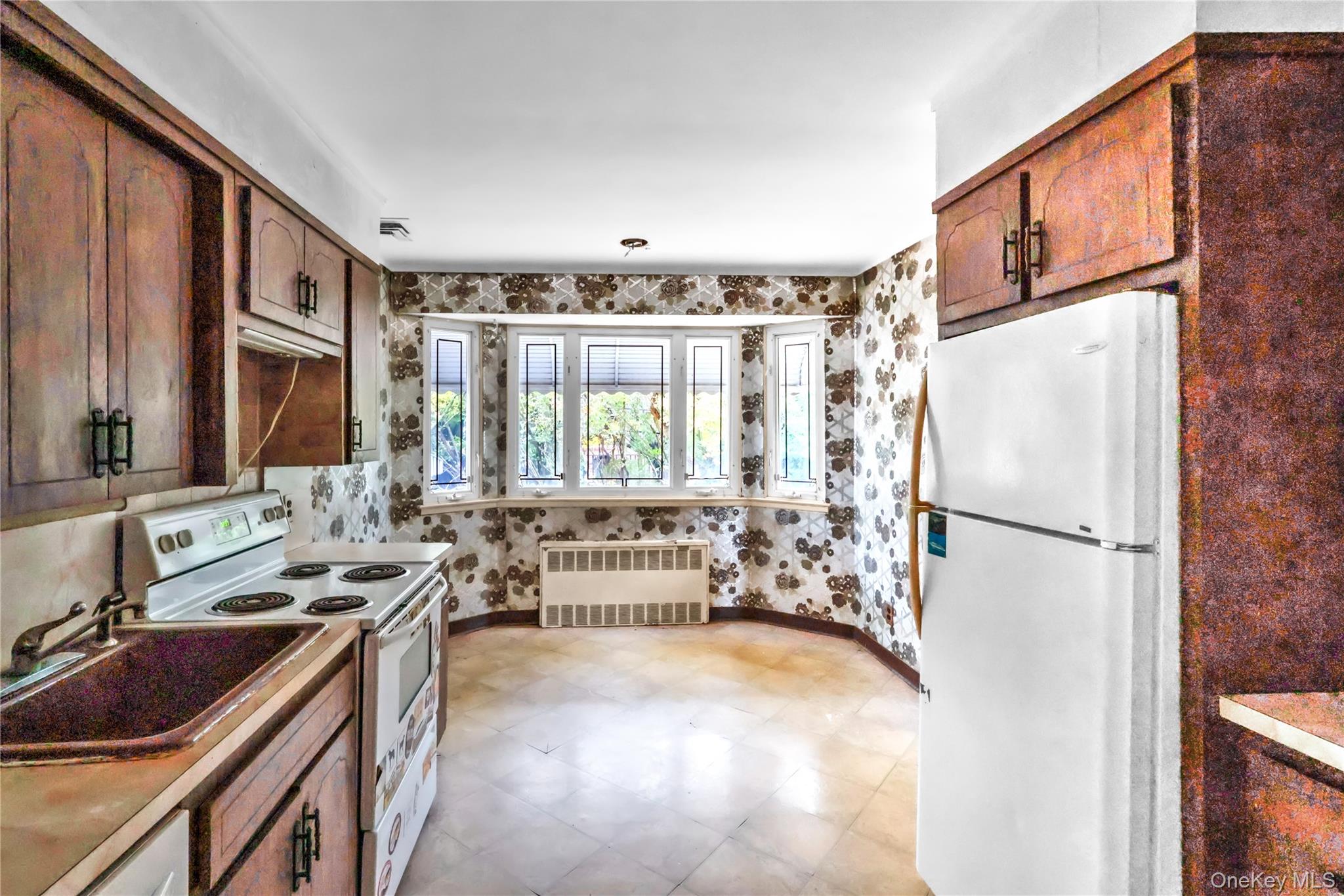 #8 photo, 101 Beverly Place, Levittown , NY 11756