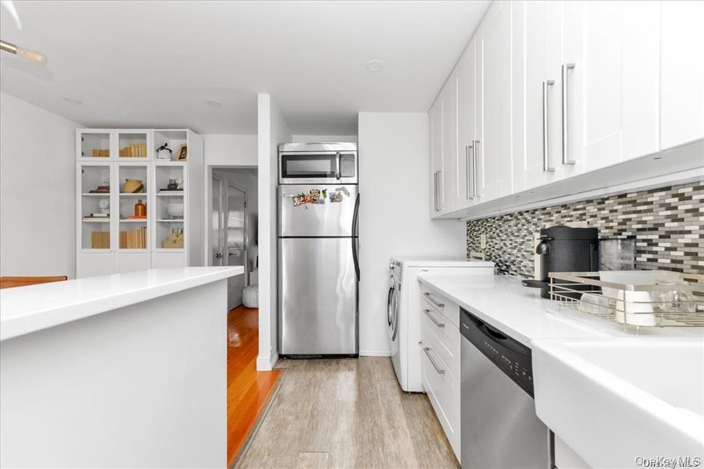 #13 photo, 144-11 77 Road, קווינס Kew Garden Hills , NY 11367