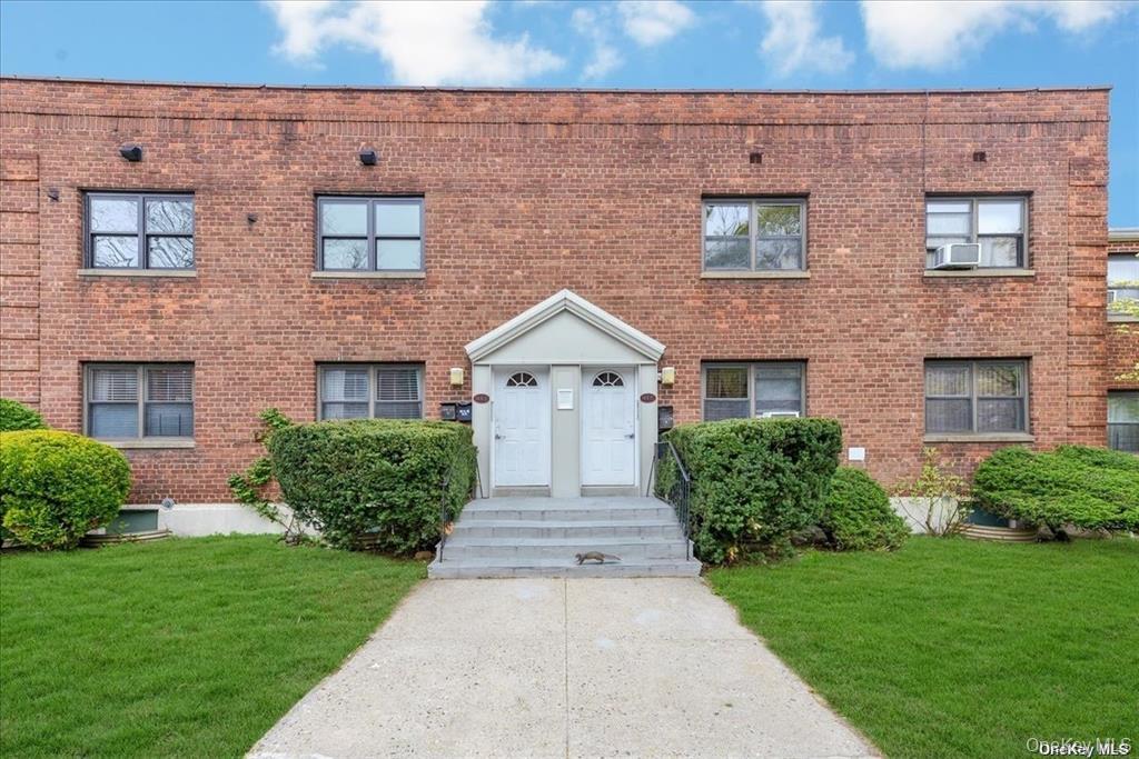 #18 photo, 144-11 77 Road, קווינס Kew Garden Hills , NY 11367