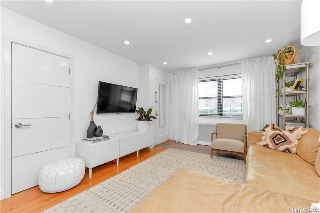 #4 photo, 144-11 77 Road, קווינס Kew Garden Hills , NY 11367