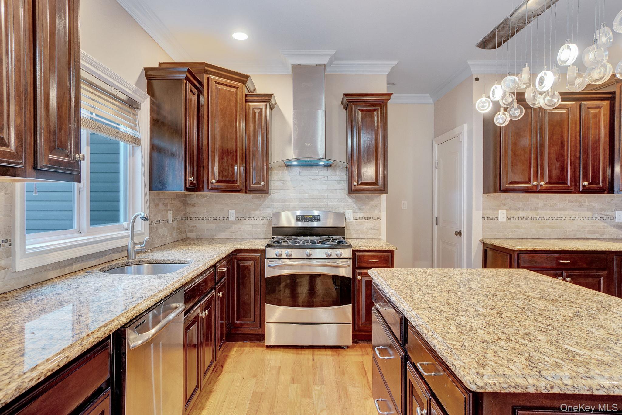 #10 photo, 134 10 th Street, हिक्सविले Hicksville , NY 11801