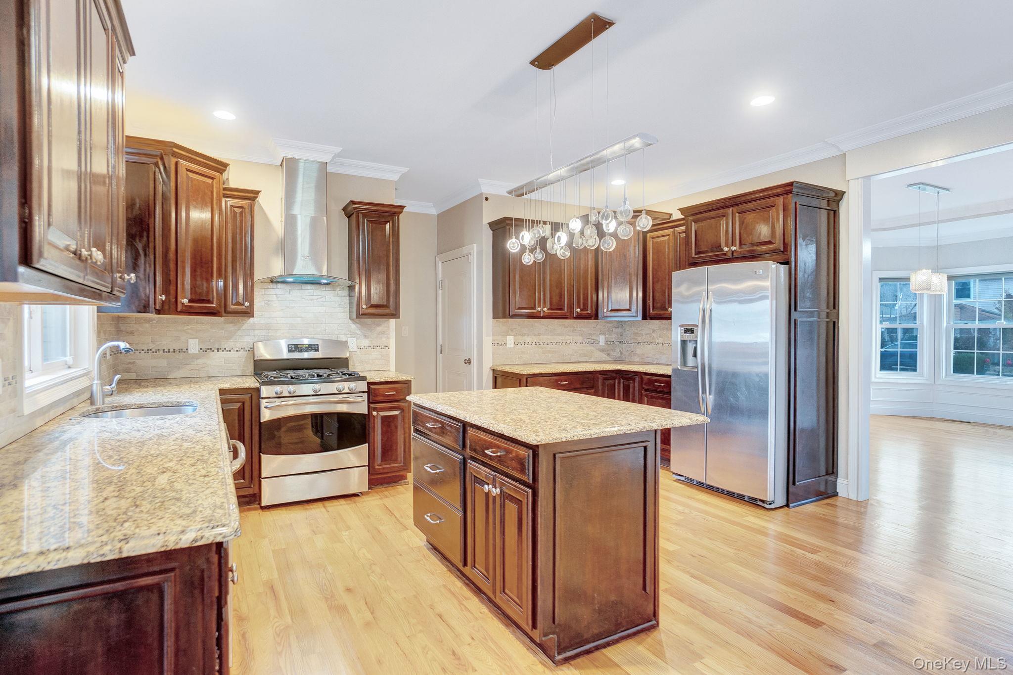 #12 photo, 134 10 th Street, हिक्सविले Hicksville , NY 11801