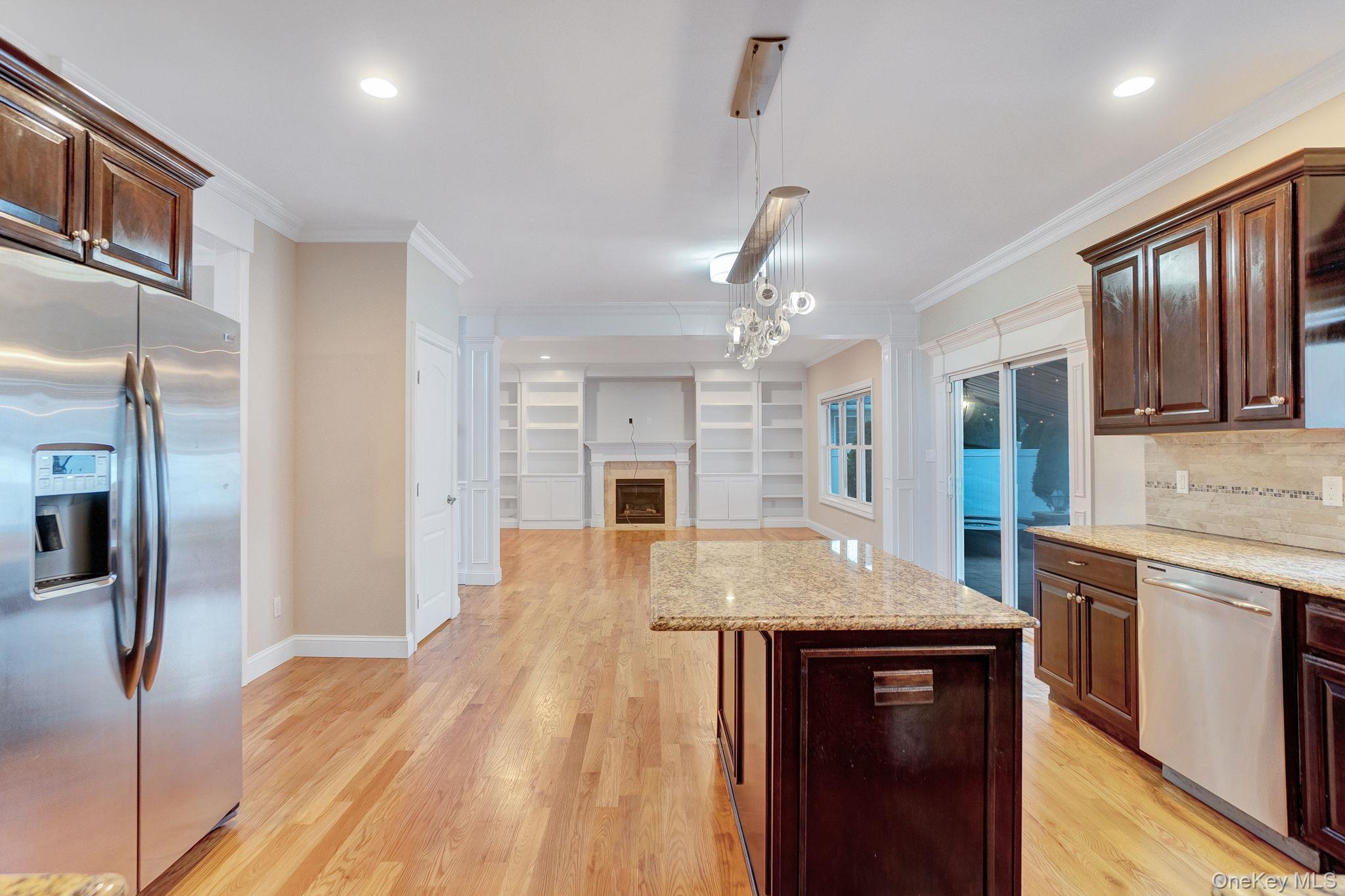 #13 photo, 134 10 th Street, हिक्सविले Hicksville , NY 11801