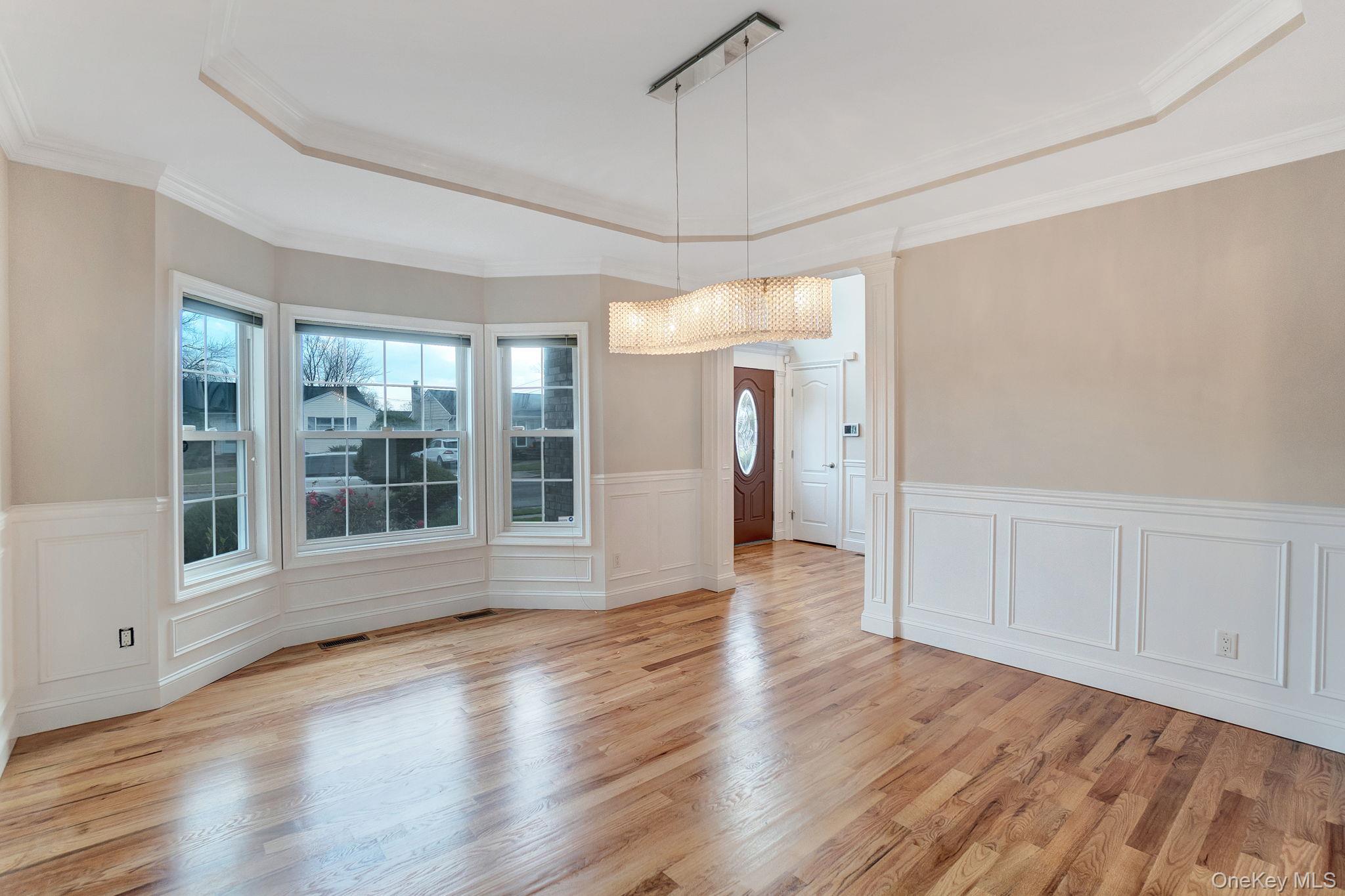 #15 photo, 134 10 th Street, हिक्सविले Hicksville , NY 11801