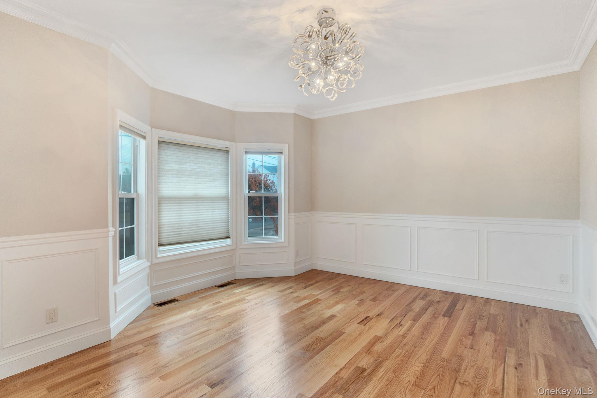 #16 photo, 134 10 th Street, हिक्सविले Hicksville , NY 11801