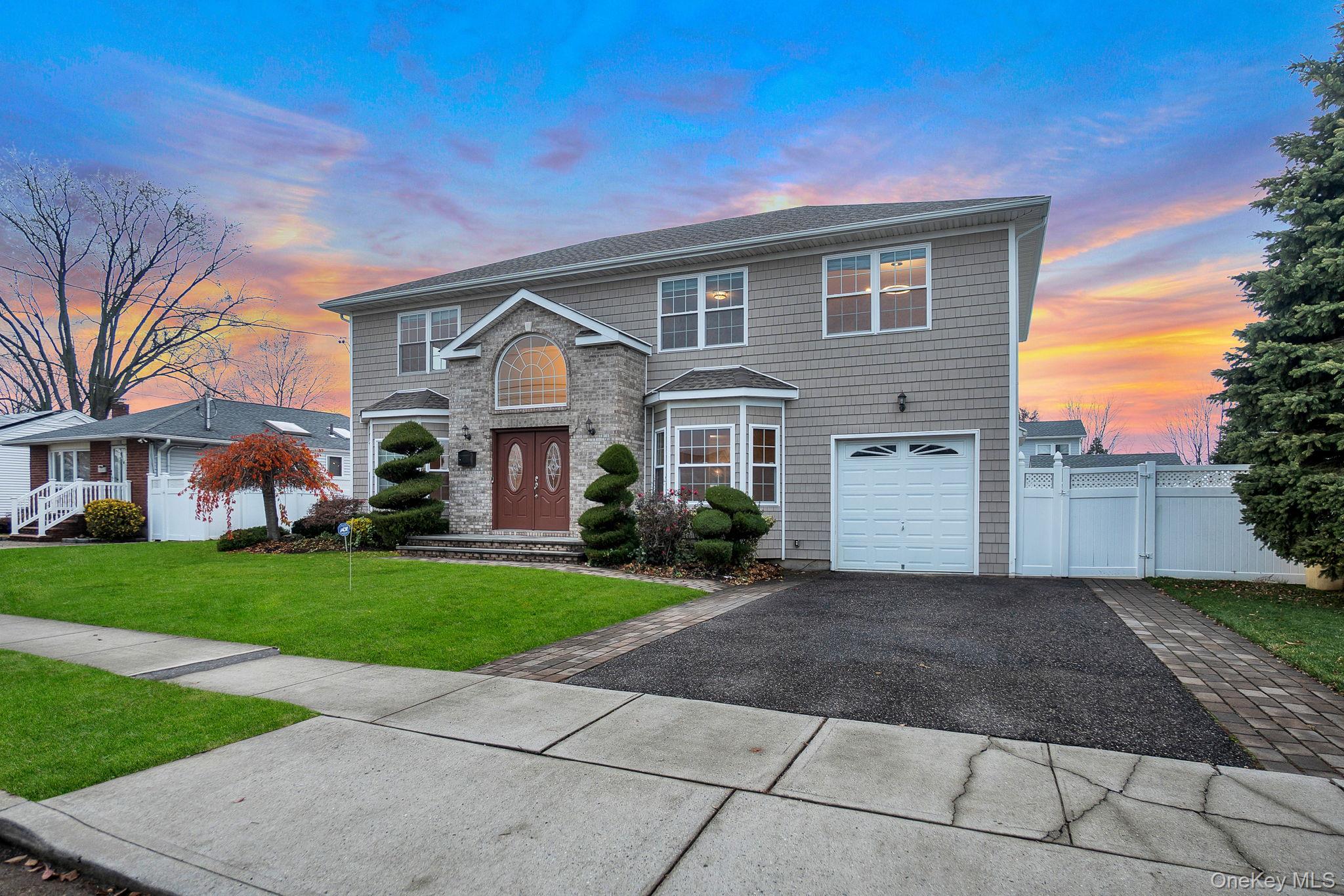 #2 photo, 134 10 th Street, हिक्सविले Hicksville , NY 11801