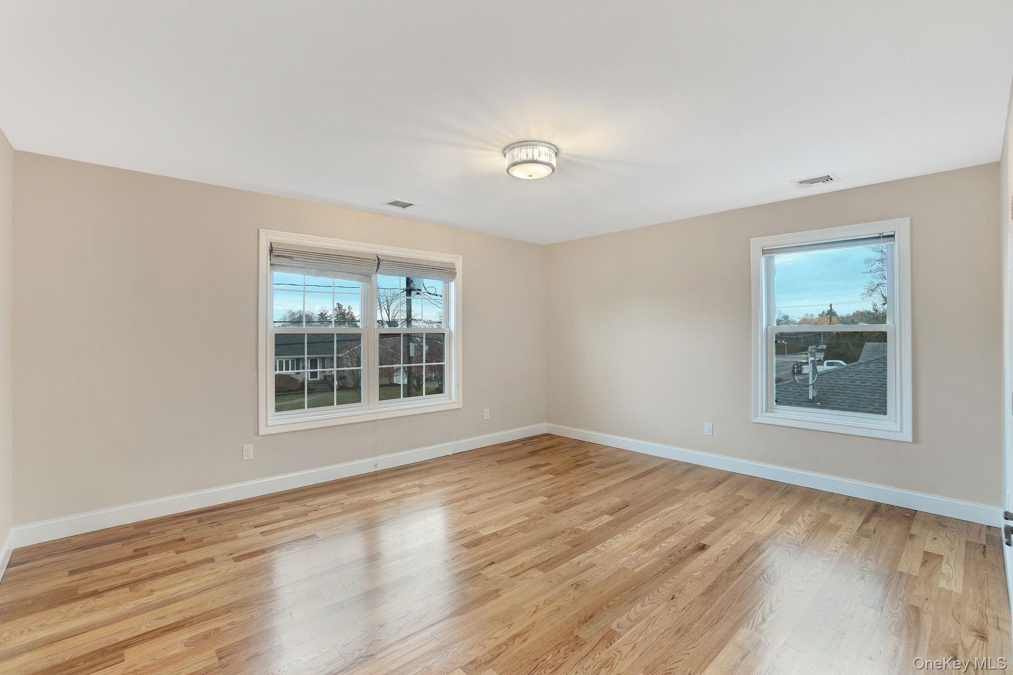 #20 photo, 134 10 th Street, हिक्सविले Hicksville , NY 11801