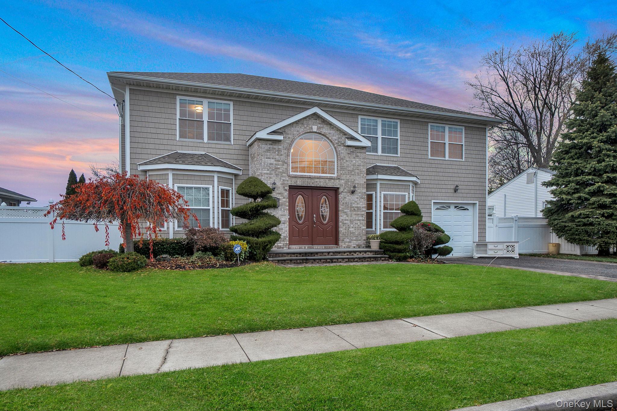 #3 photo, 134 10 th Street, हिक्सविले Hicksville , NY 11801