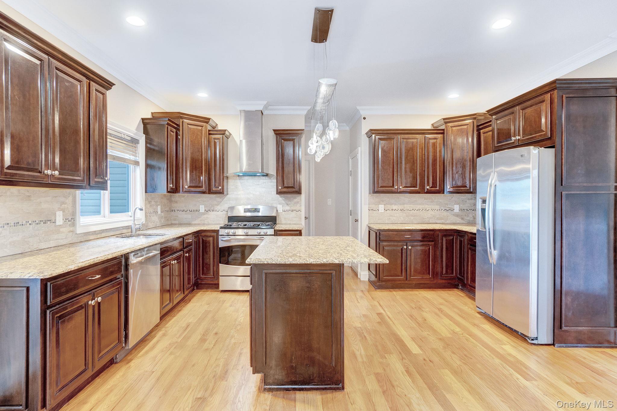 #9 photo, 134 10 th Street, हिक्सविले Hicksville , NY 11801