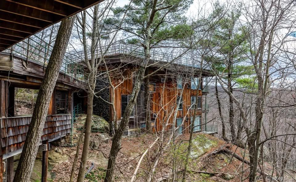 #15 photo, 60 Woods Road, Tuxedo Park , NY 10987