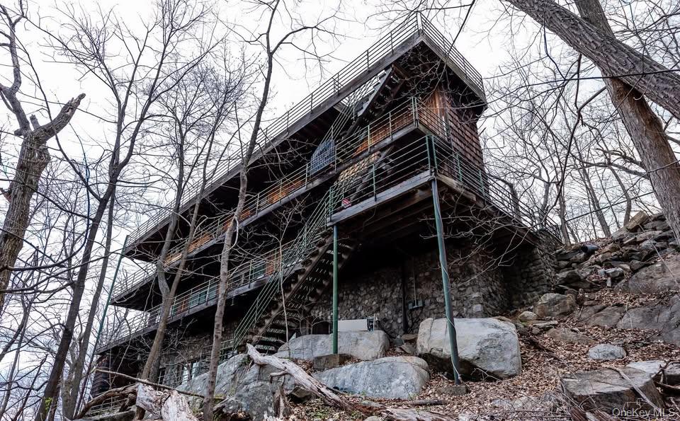 #6 photo, 60 Woods Road, Tuxedo Park , NY 10987