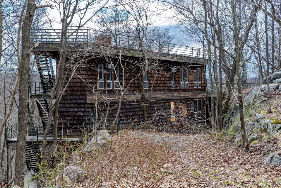 #7 photo, 60 Woods Road, Tuxedo Park , NY 10987