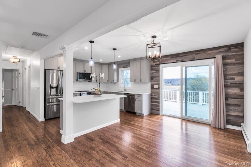 #6 photo, 3 Bayview Place, Locust Valley , NY 11560