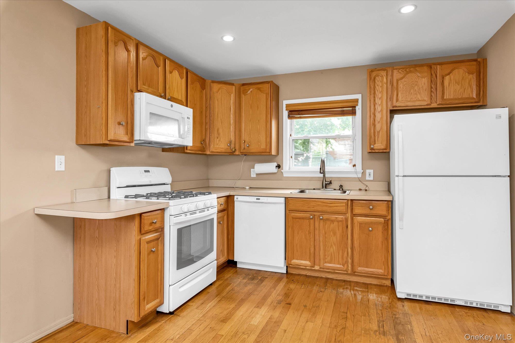 #9 photo, 13 7th Street, Bayville , NY 11709