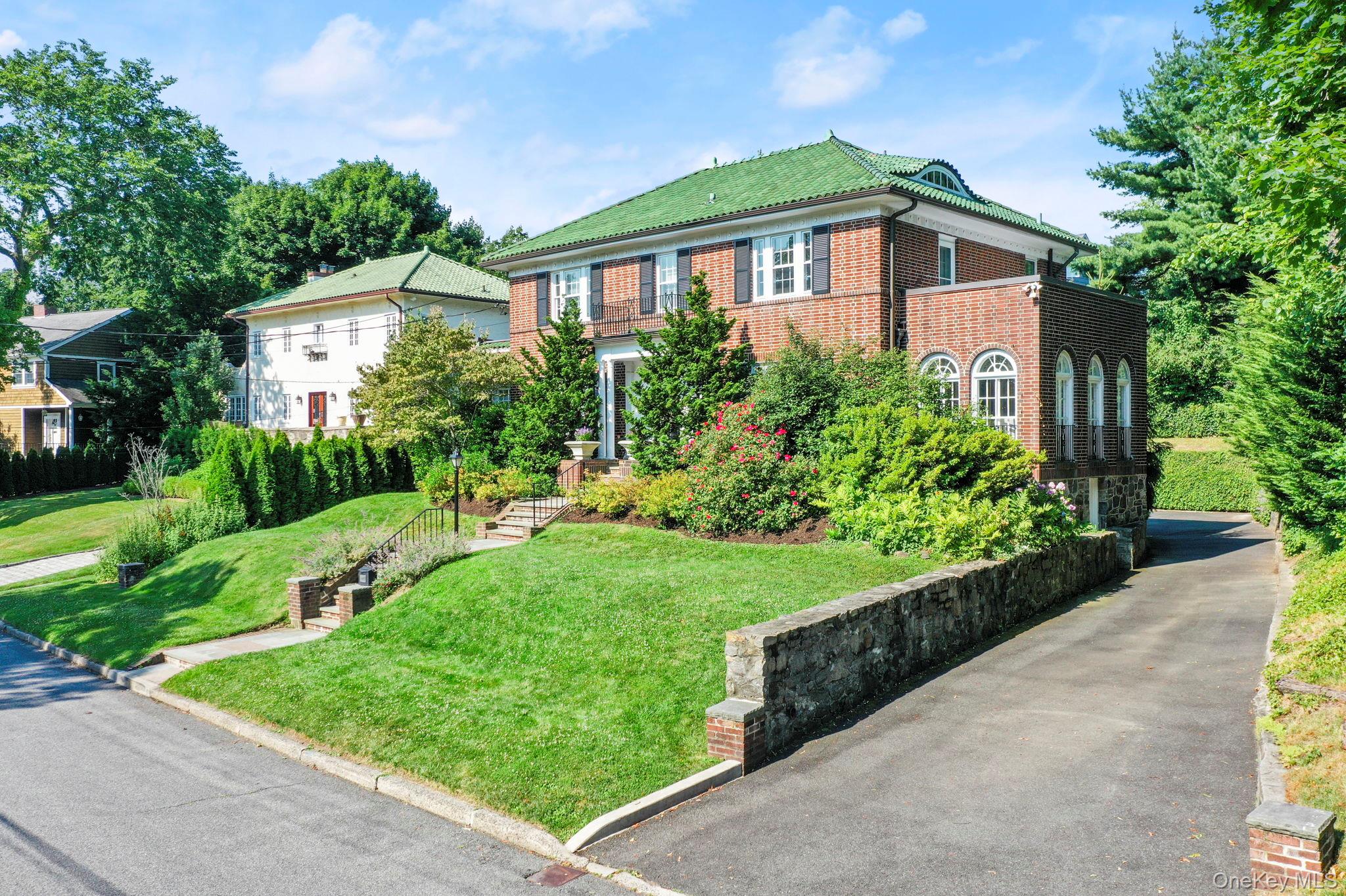 #3 photo, 16 Lyons Place, Larchmont , NY 10538