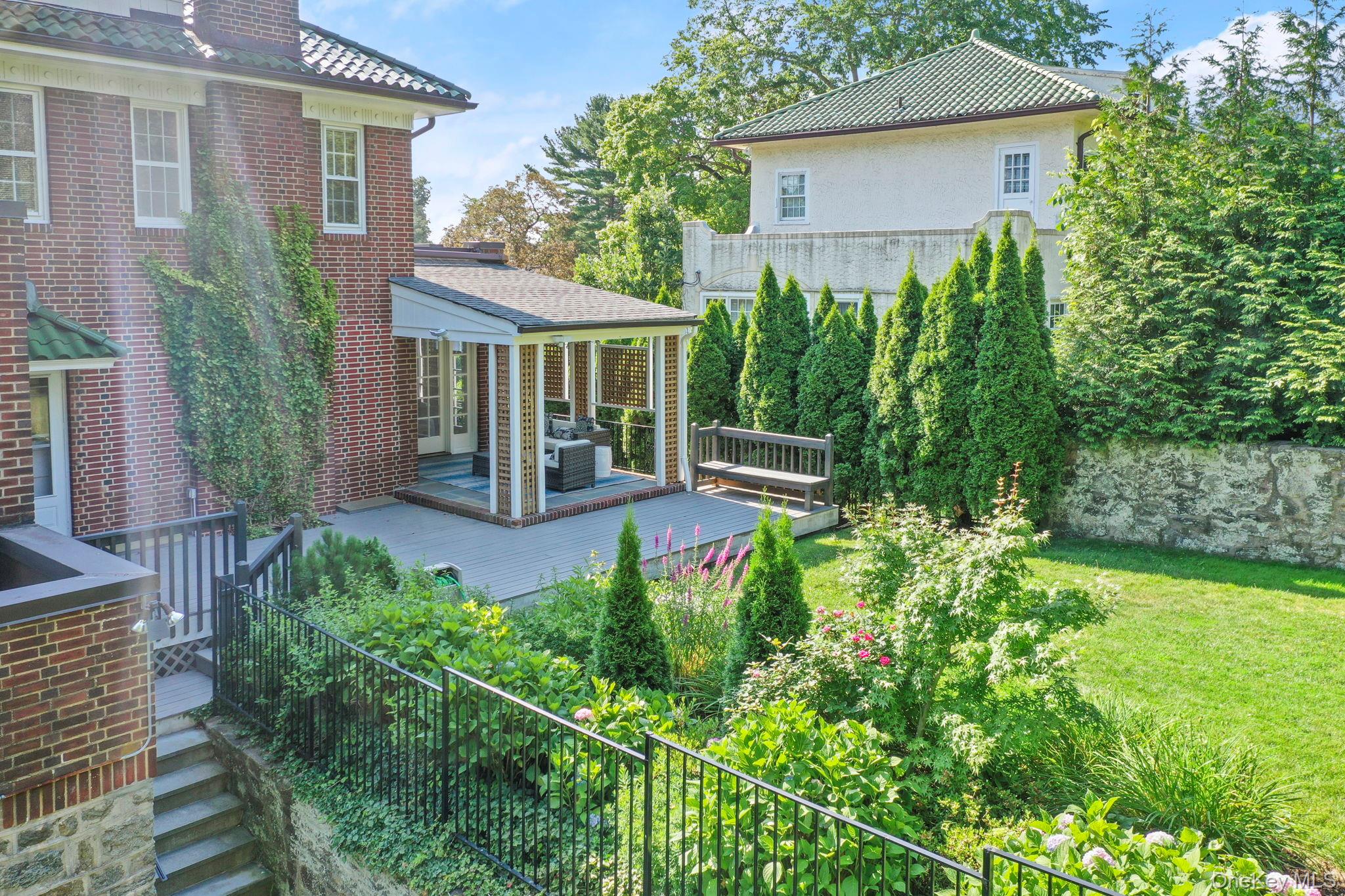 #4 photo, 16 Lyons Place, Larchmont , NY 10538