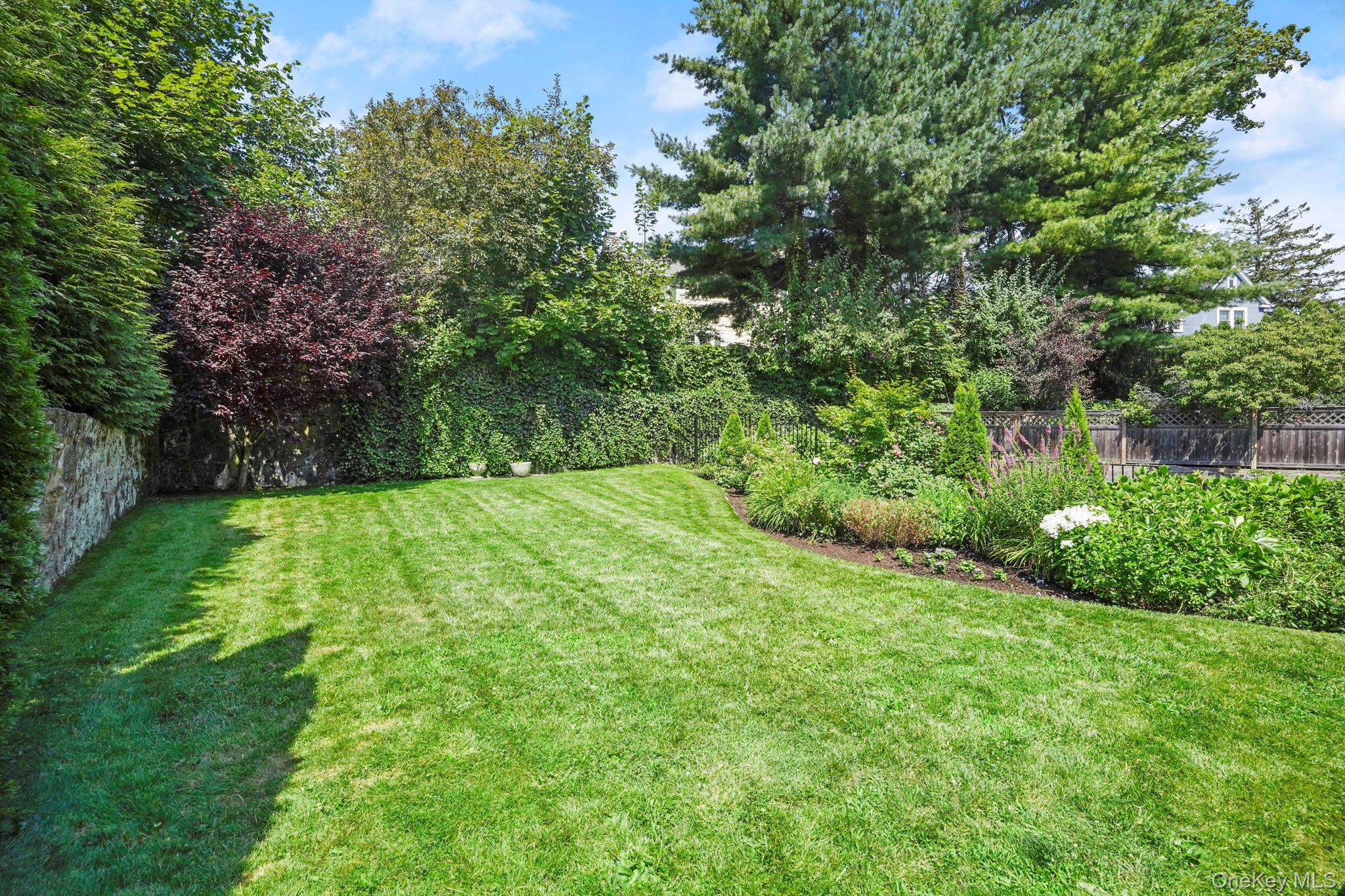 #6 photo, 16 Lyons Place, Larchmont , NY 10538