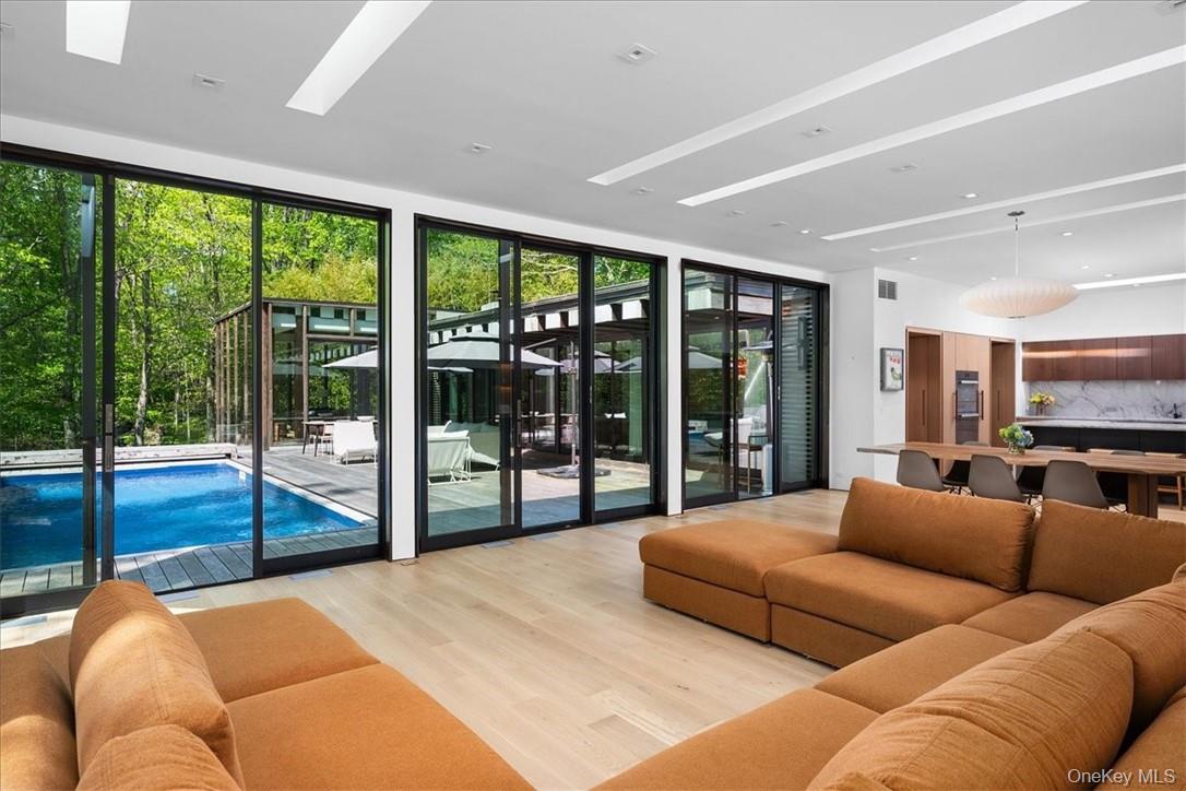 #11 photo, 971 Fenimore Road, Larchmont , NY 10538