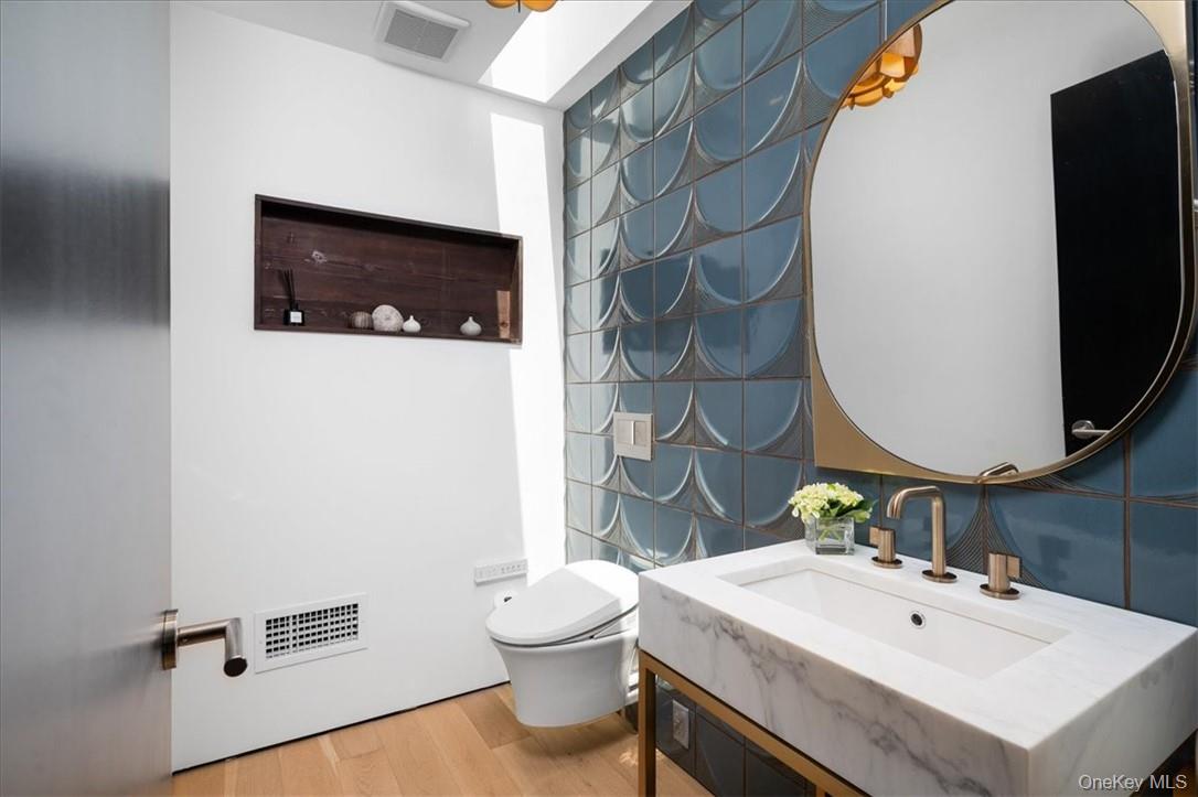 #20 photo, 971 Fenimore Road, Larchmont , NY 10538