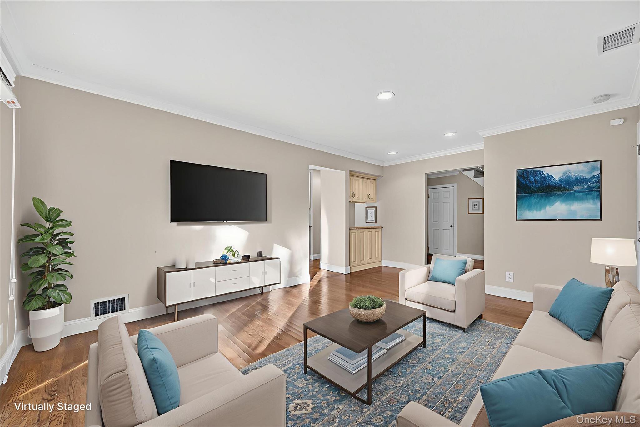 #11 photo, 7 Meadowood Drive, Jericho , NY 11753