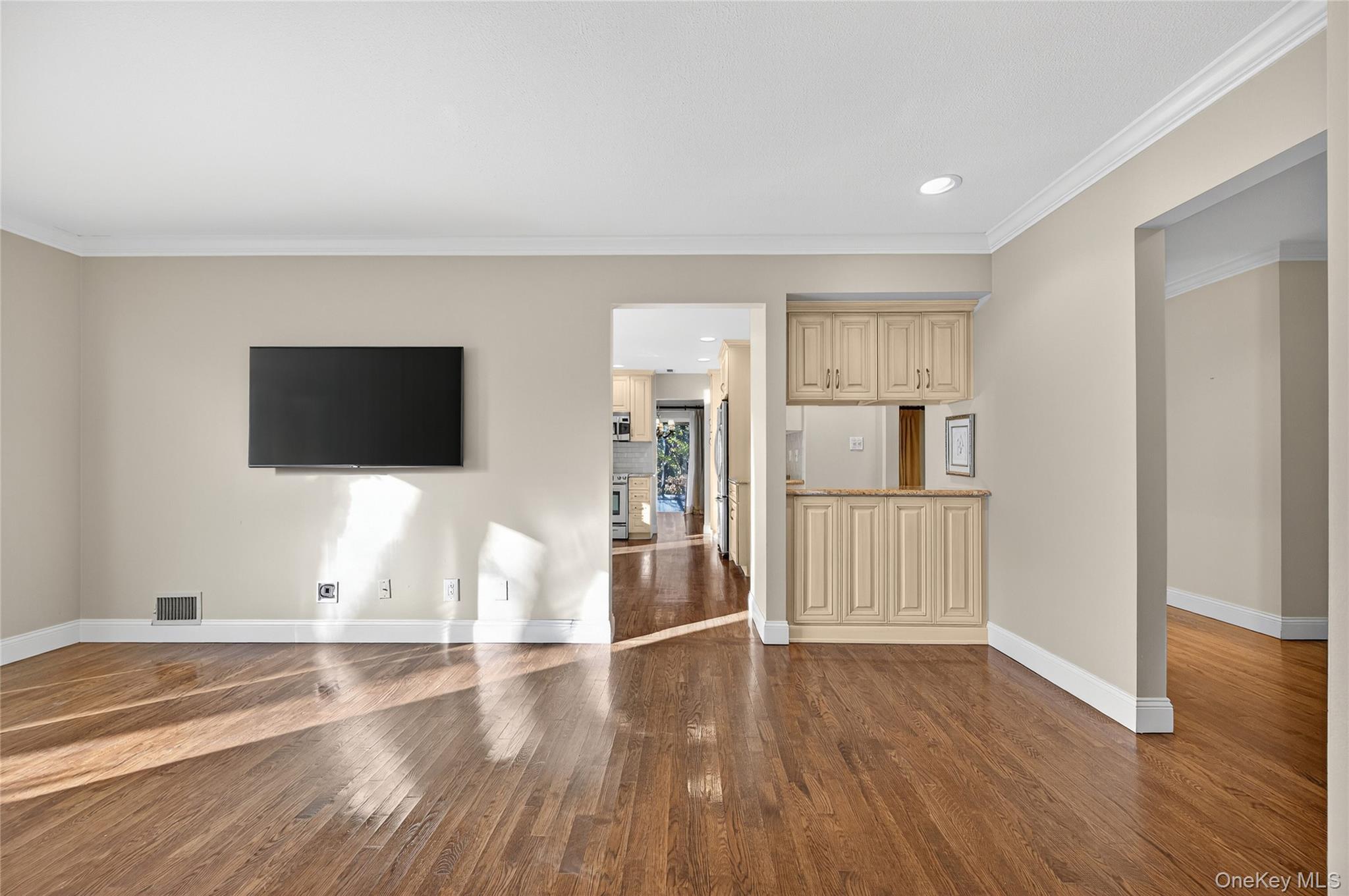 #14 photo, 7 Meadowood Drive, Jericho , NY 11753