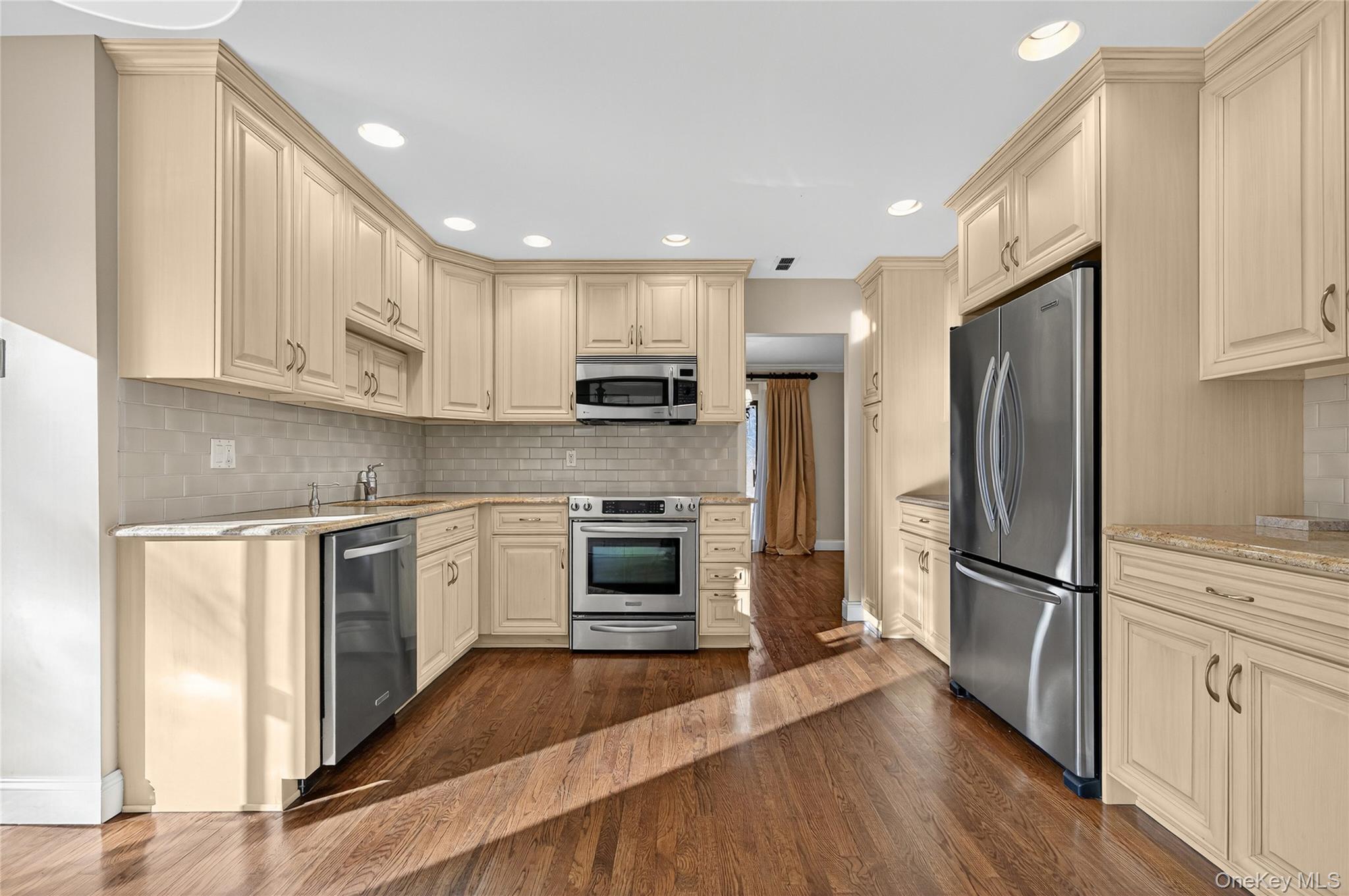 #16 photo, 7 Meadowood Drive, Jericho , NY 11753