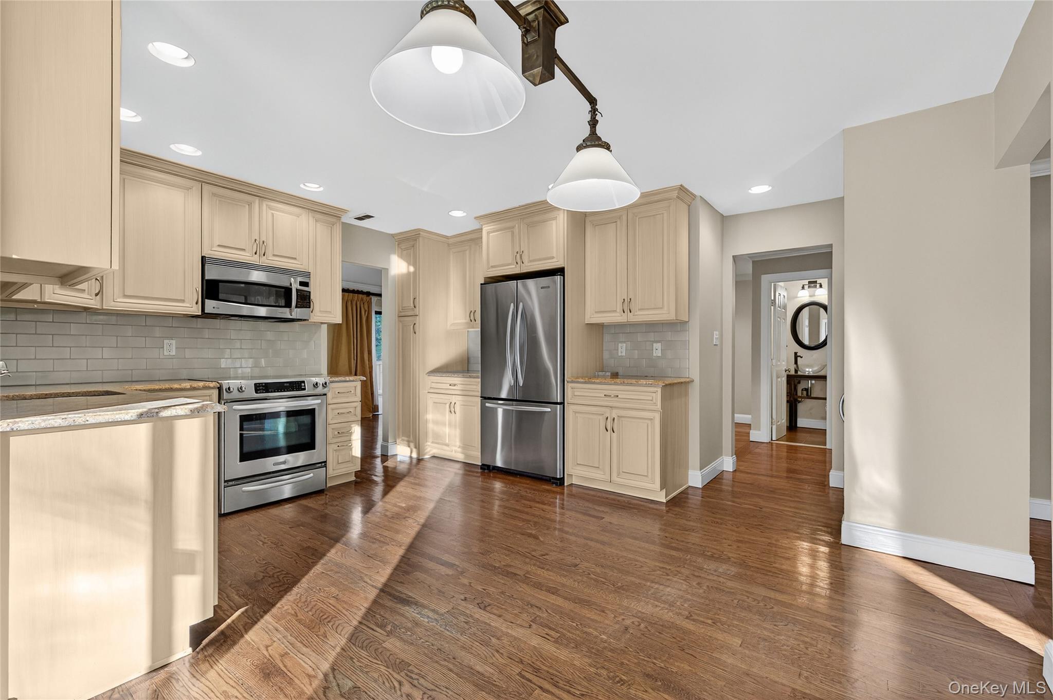 #17 photo, 7 Meadowood Drive, Jericho , NY 11753