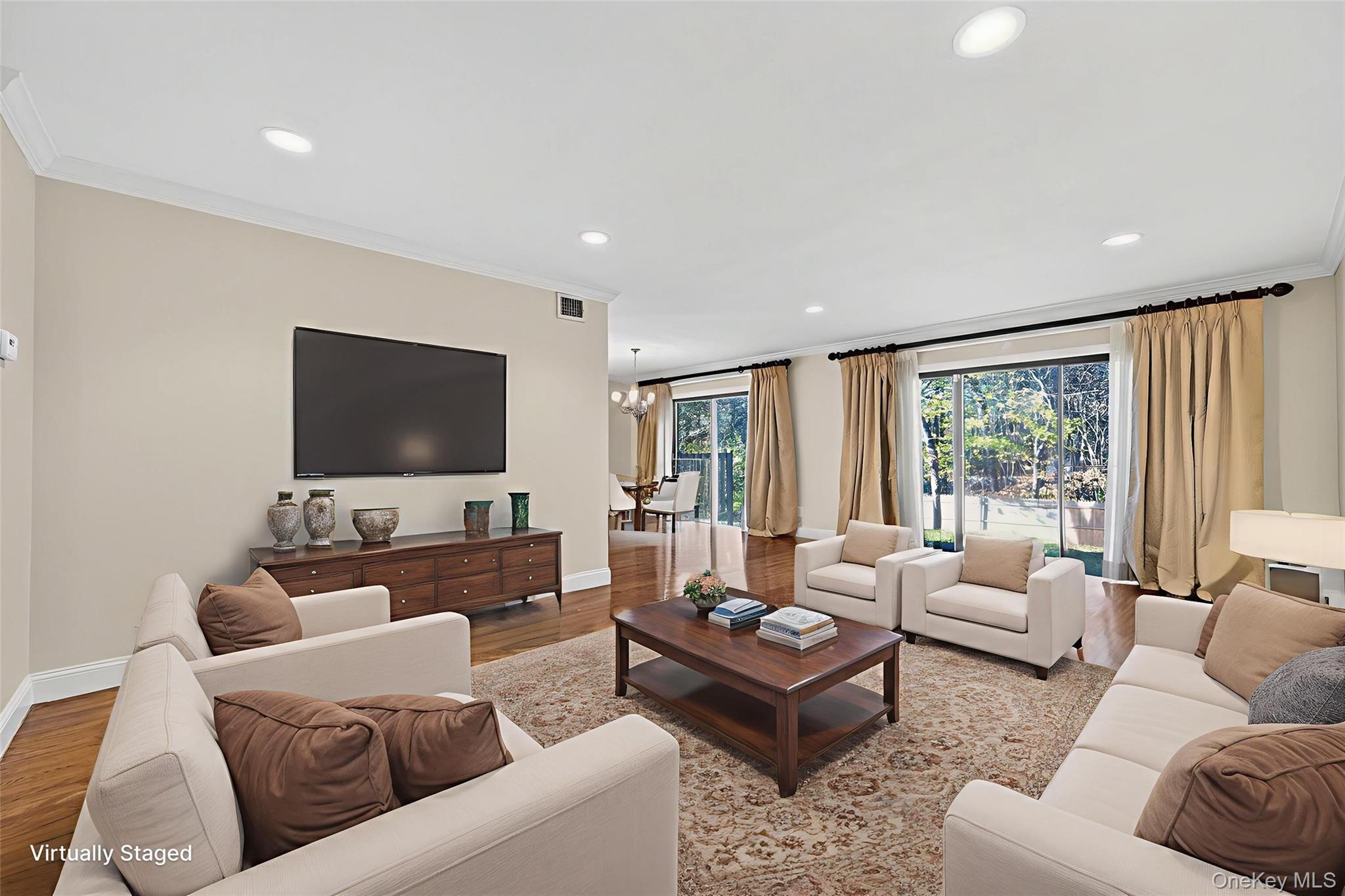 #4 photo, 7 Meadowood Drive, Jericho , NY 11753