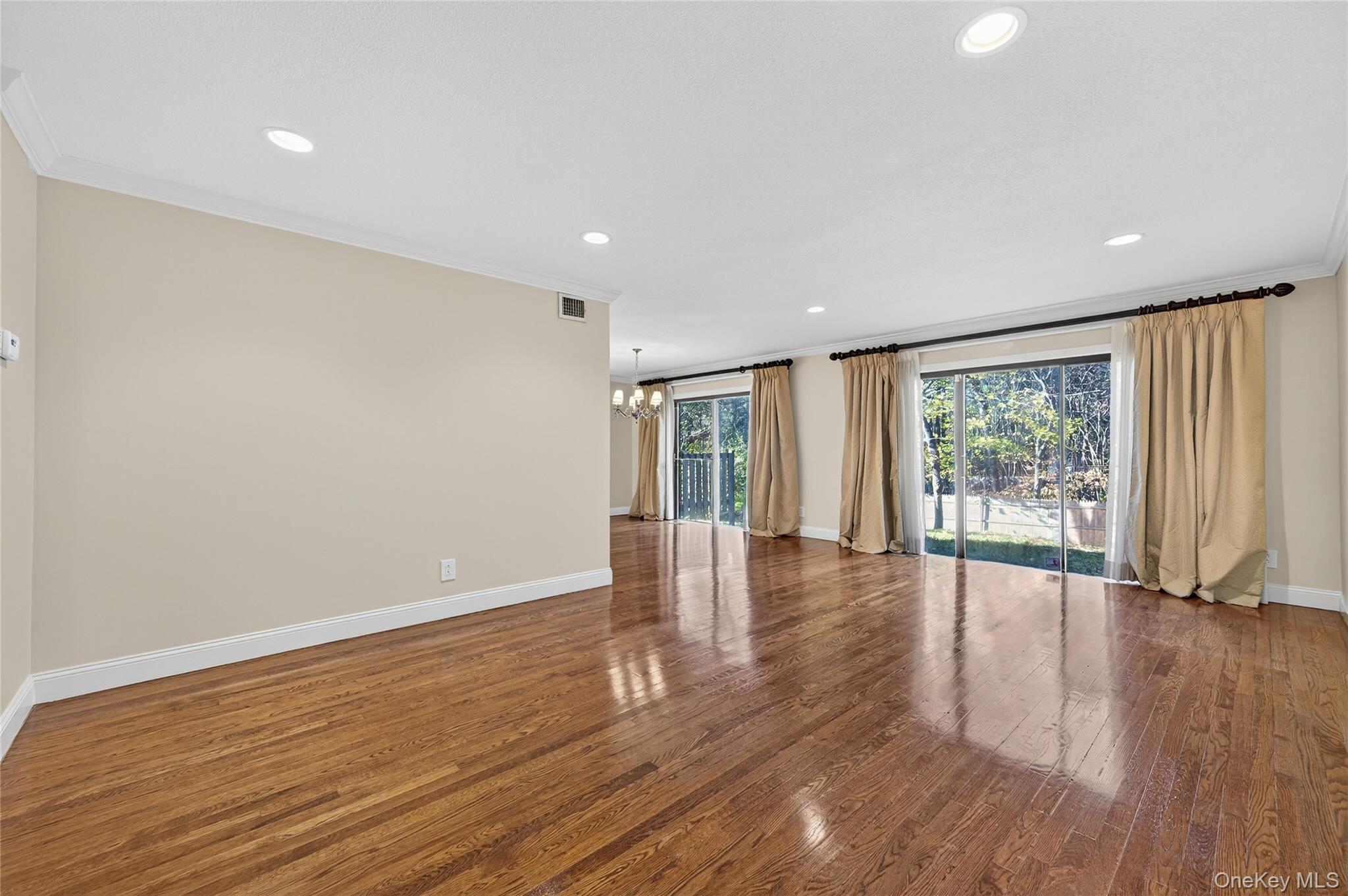 #5 photo, 7 Meadowood Drive, Jericho , NY 11753