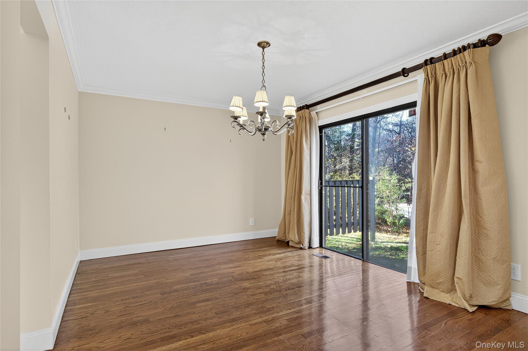 #8 photo, 7 Meadowood Drive, Jericho , NY 11753