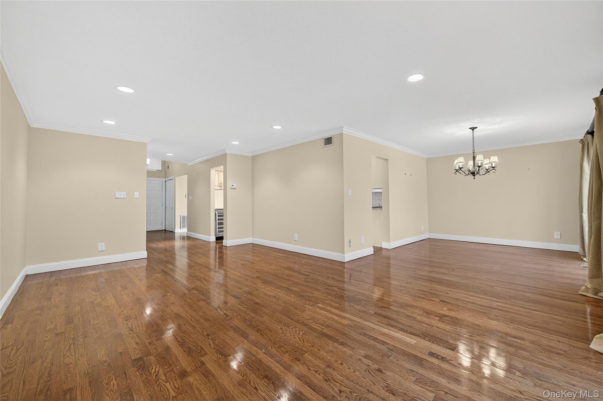 #9 photo, 7 Meadowood Drive, Jericho , NY 11753