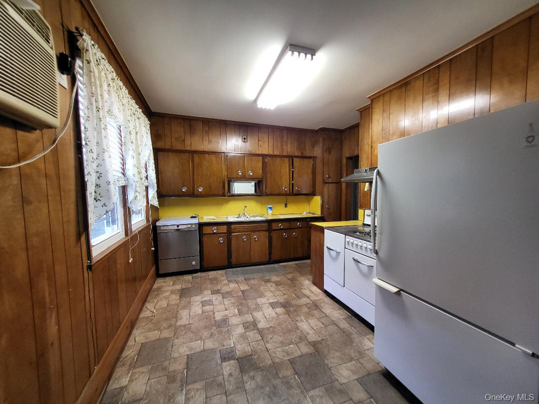 #4 photo, 6935 Hessler Avenue, कुईंस Arverne , NY 11692