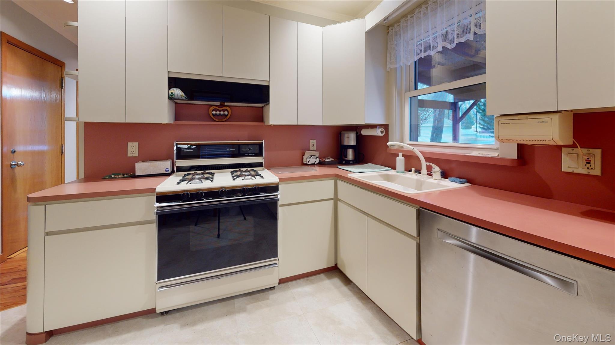 #6 photo, 120 Barrymore Boulevard, Franklin Square , NY 11010