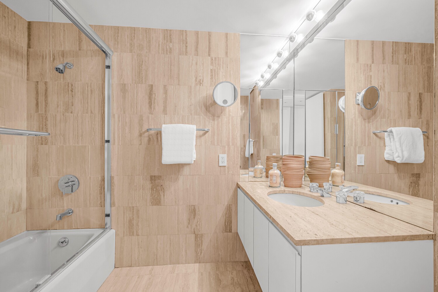 #13 photo, 15 W 53RD Street, Midtown , NY 10019