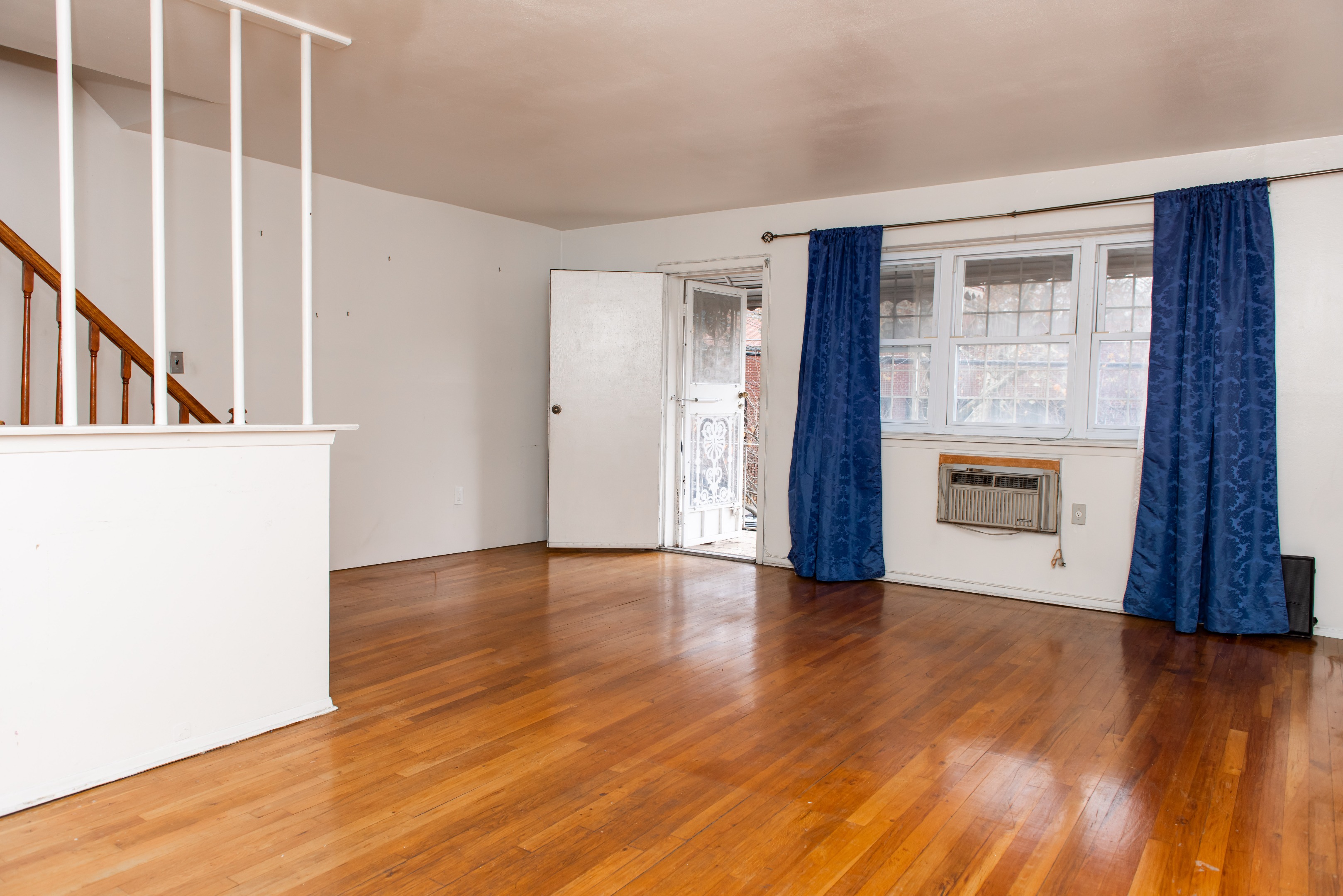 #2 photo, 995 Warwick Street, New Lots , NY 11207