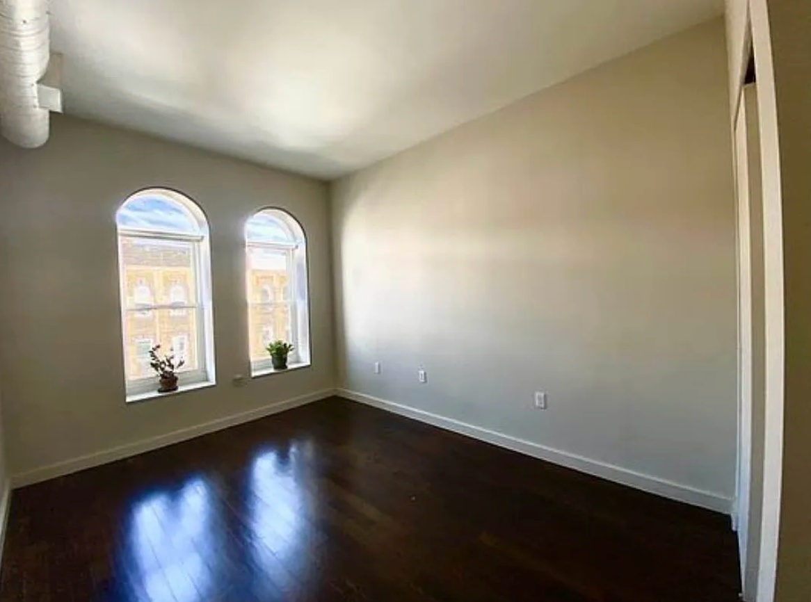 #8 photo, Brooklyn, ब्रुकलीन Bushwick , NY 11237